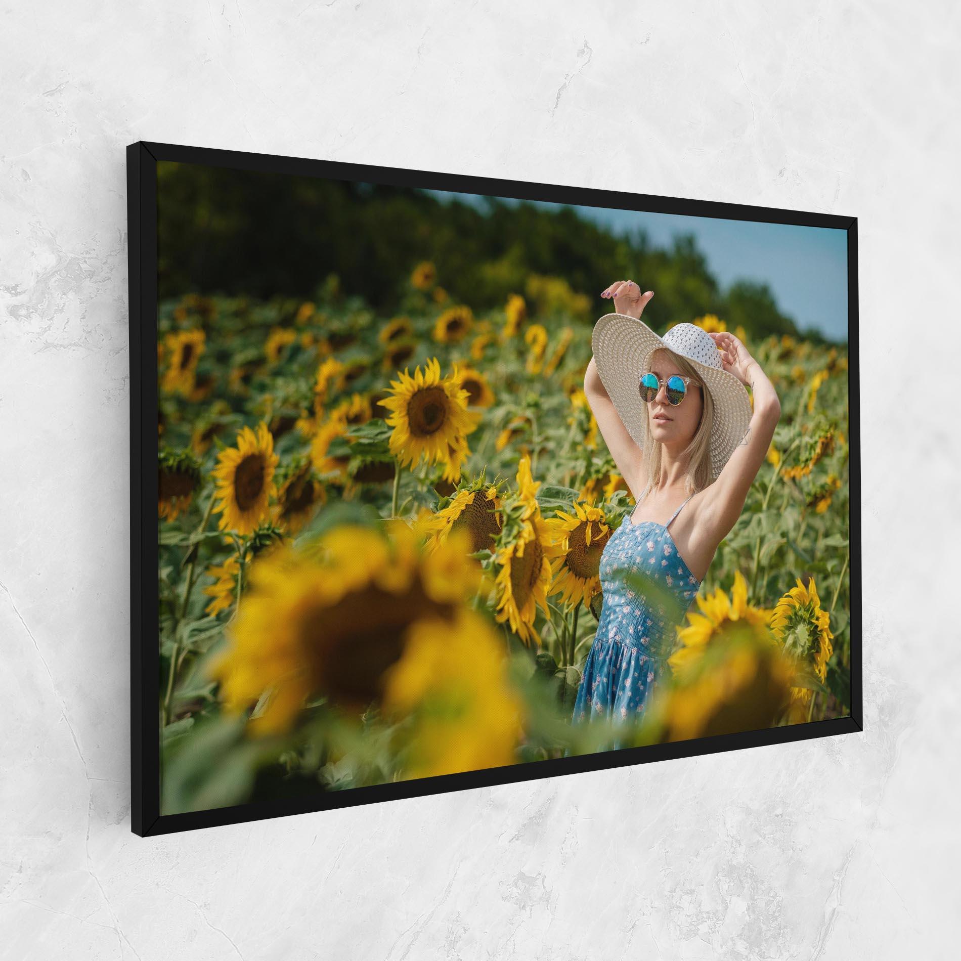 Tablou Canvas Model Posing mockup 1