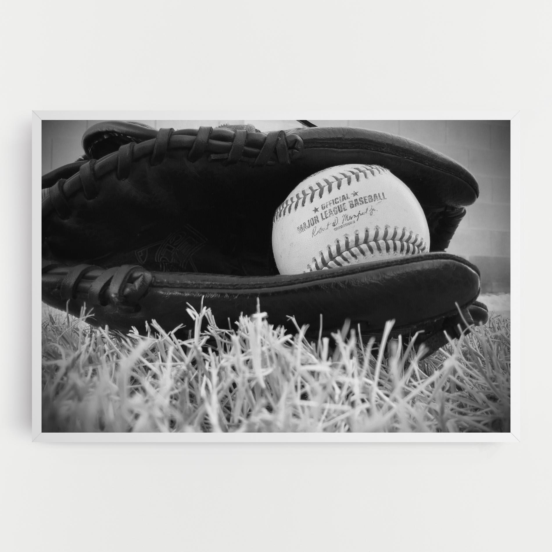 Tablou Canvas Black Baseball Glove mockup 0