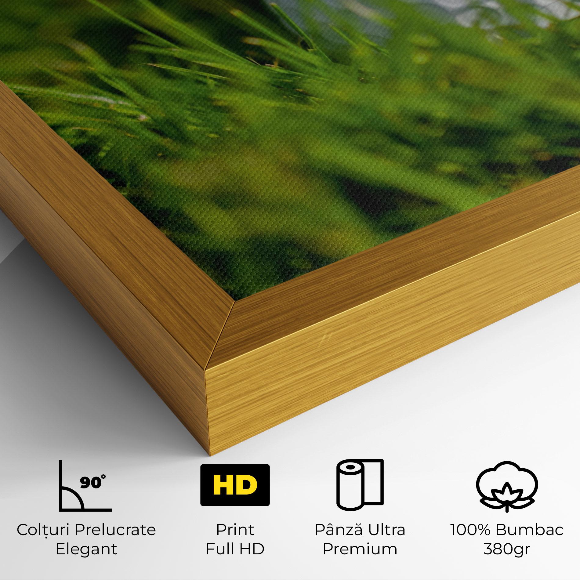 Tablou Canvas Golf Ball In Grass mockup 4