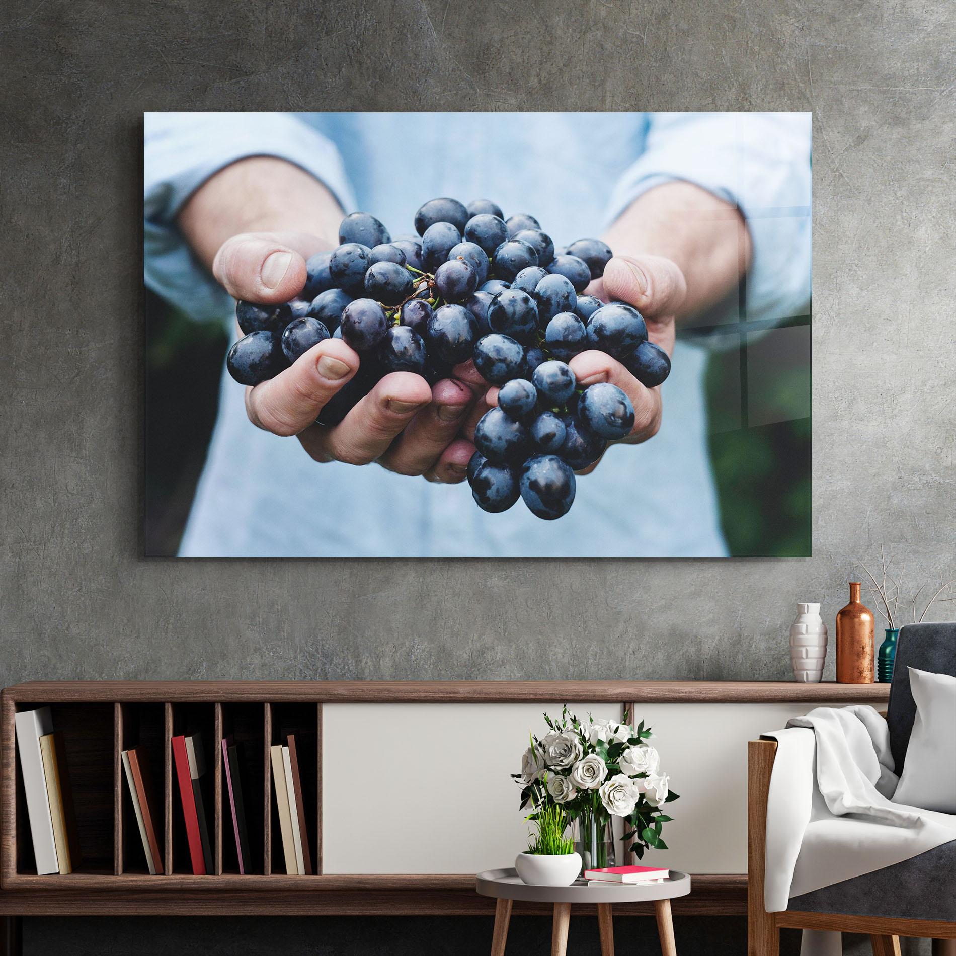 Tablou Sticla Holding Grapes mockup 2