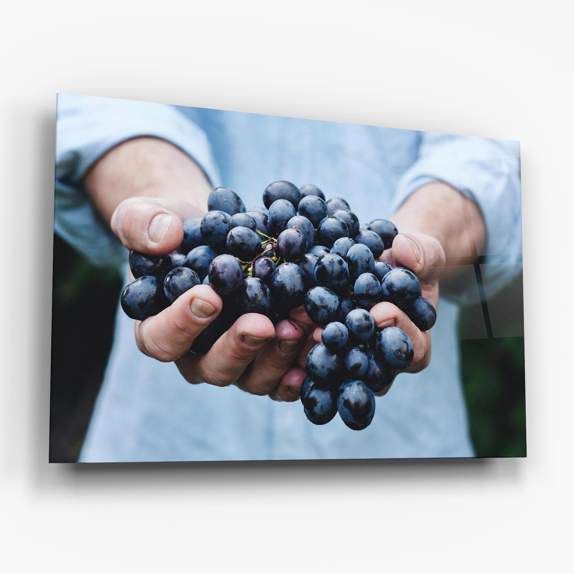Tablou Sticla Holding Grapes mockup 6