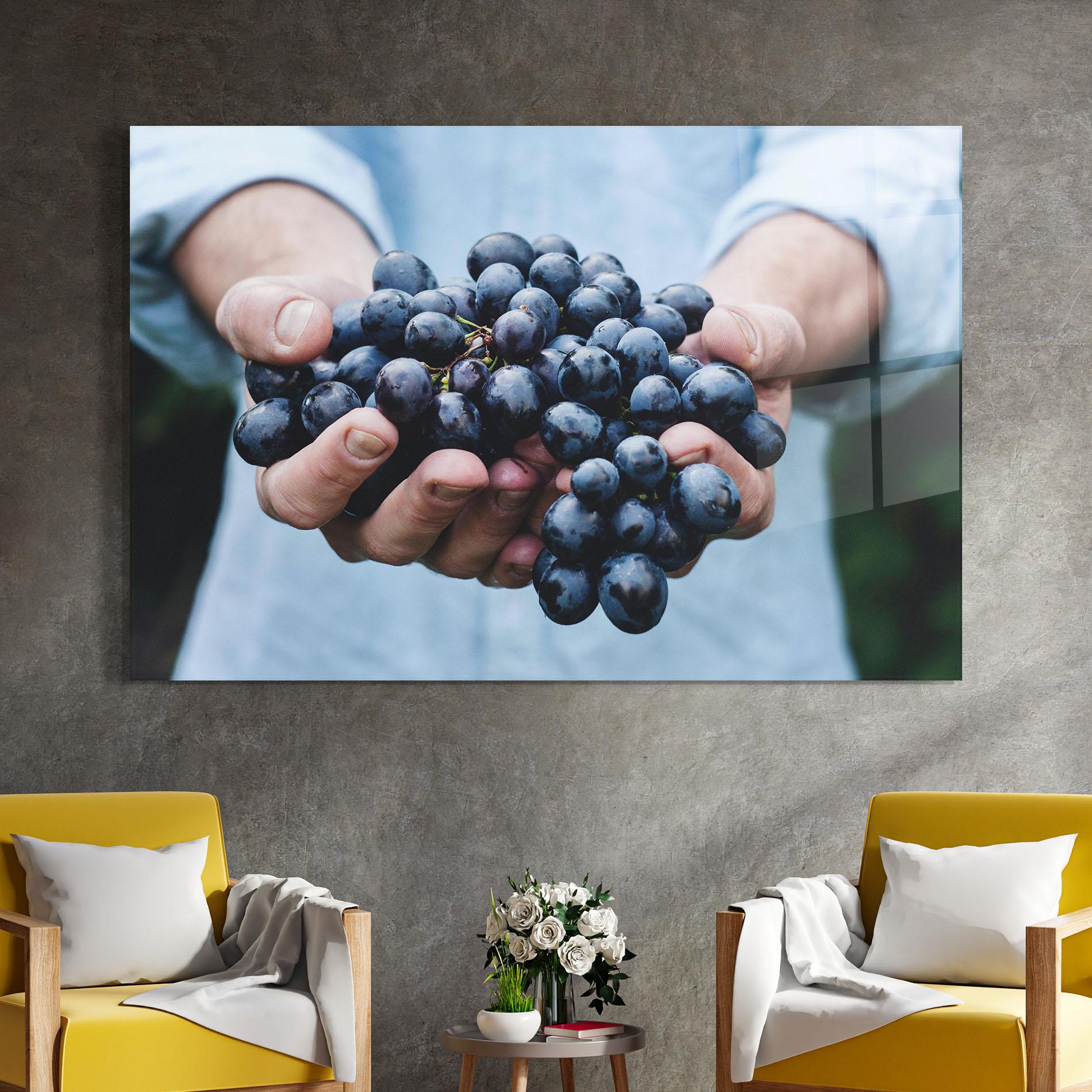 Tablou Sticla Holding Grapes mockup 4