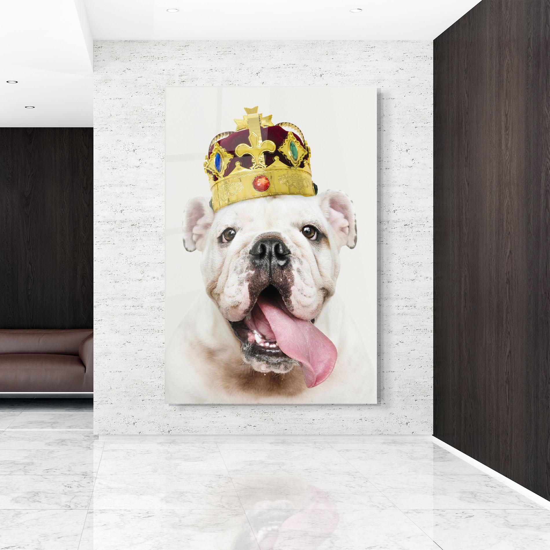 Tablou Sticla Bulldog Wearing Crown mockup 9
