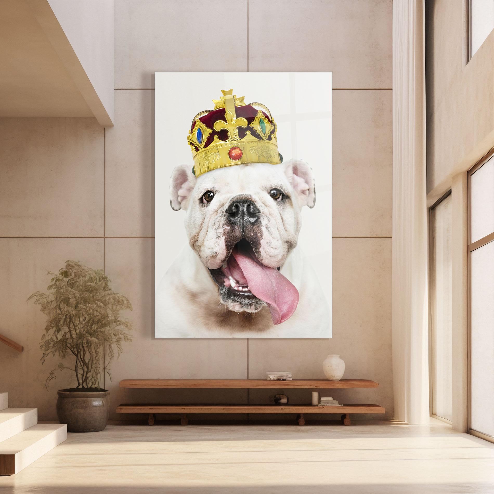 Tablou Sticla Bulldog Wearing Crown mockup 8