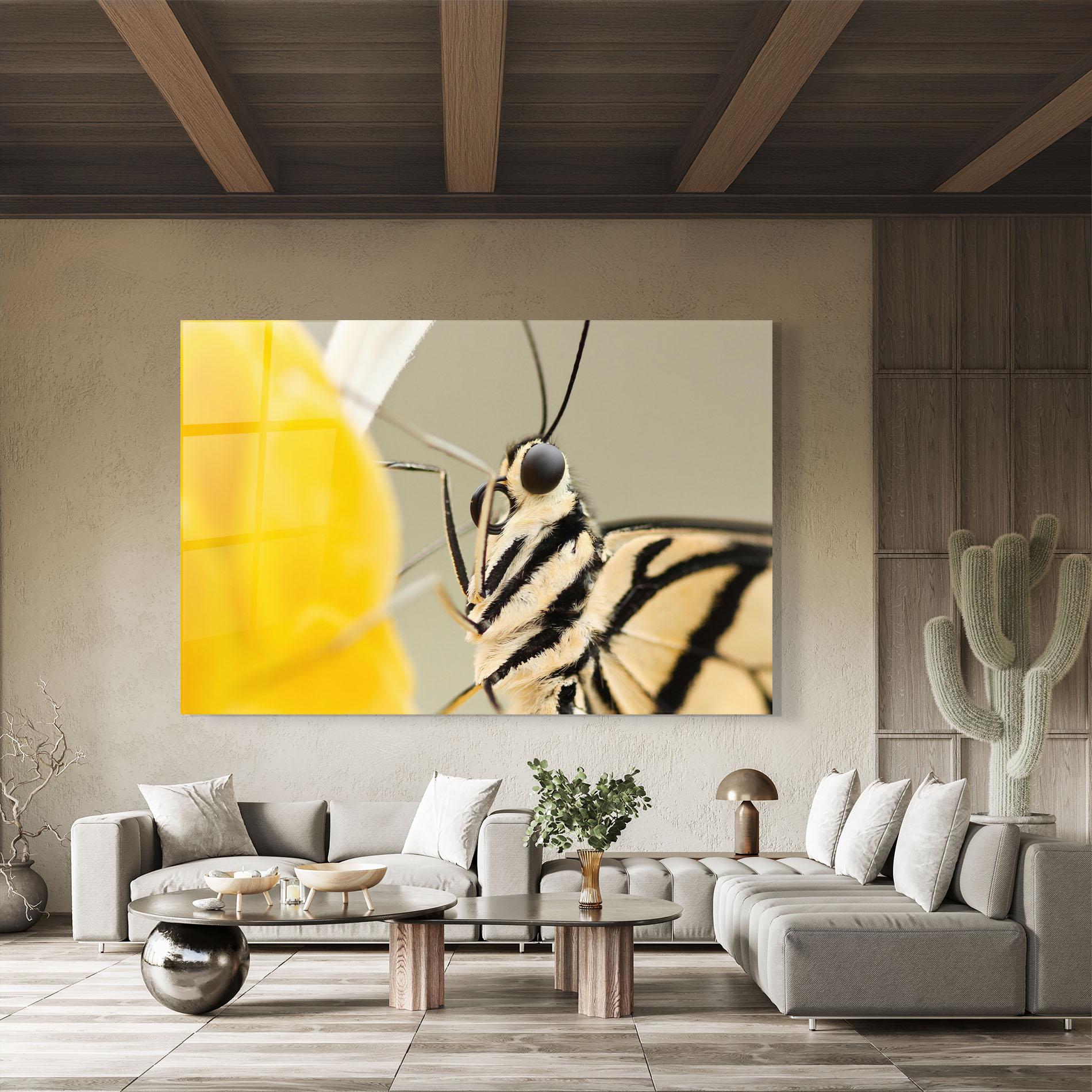 Tablou Sticla Close Up Cream Butterfly mockup 8