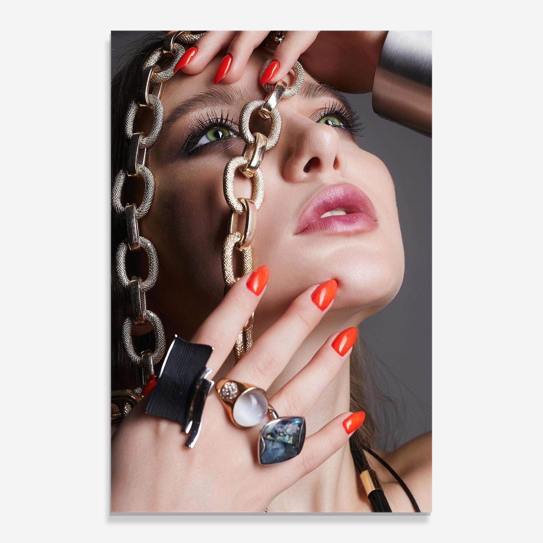 Tablou Sticla Big Chain Woman mockup 0