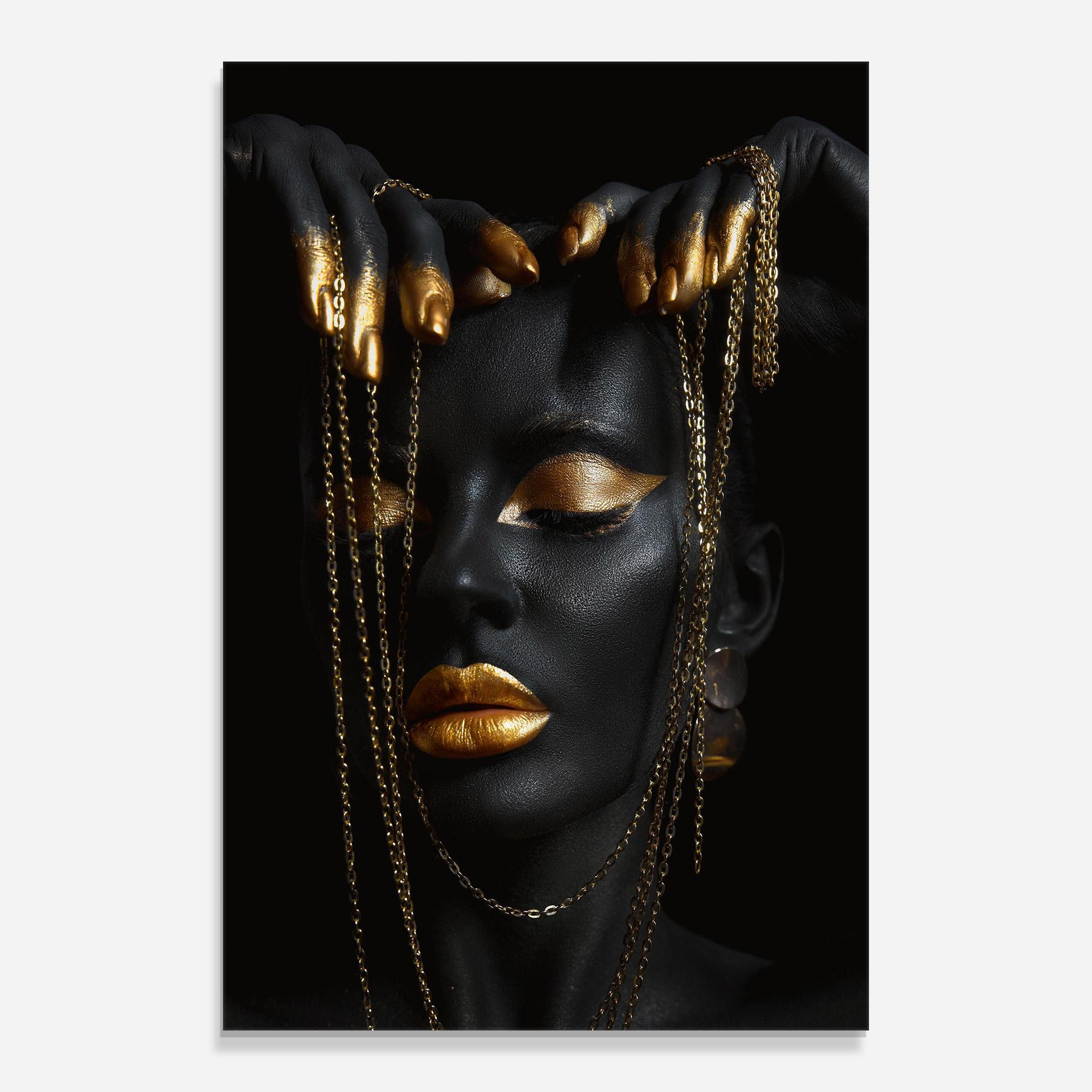 Tablou Sticla Black Gold Chain Makeup mockup 0