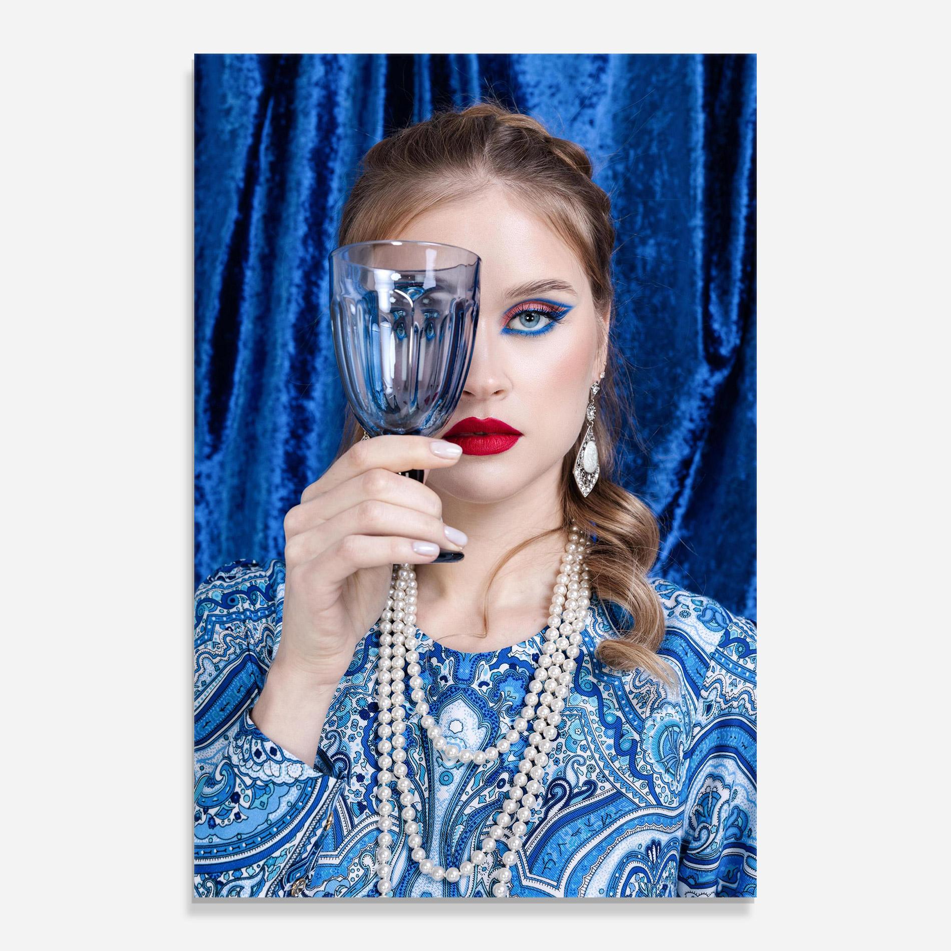 Tablou Sticla White Pearls On Blue mockup 0