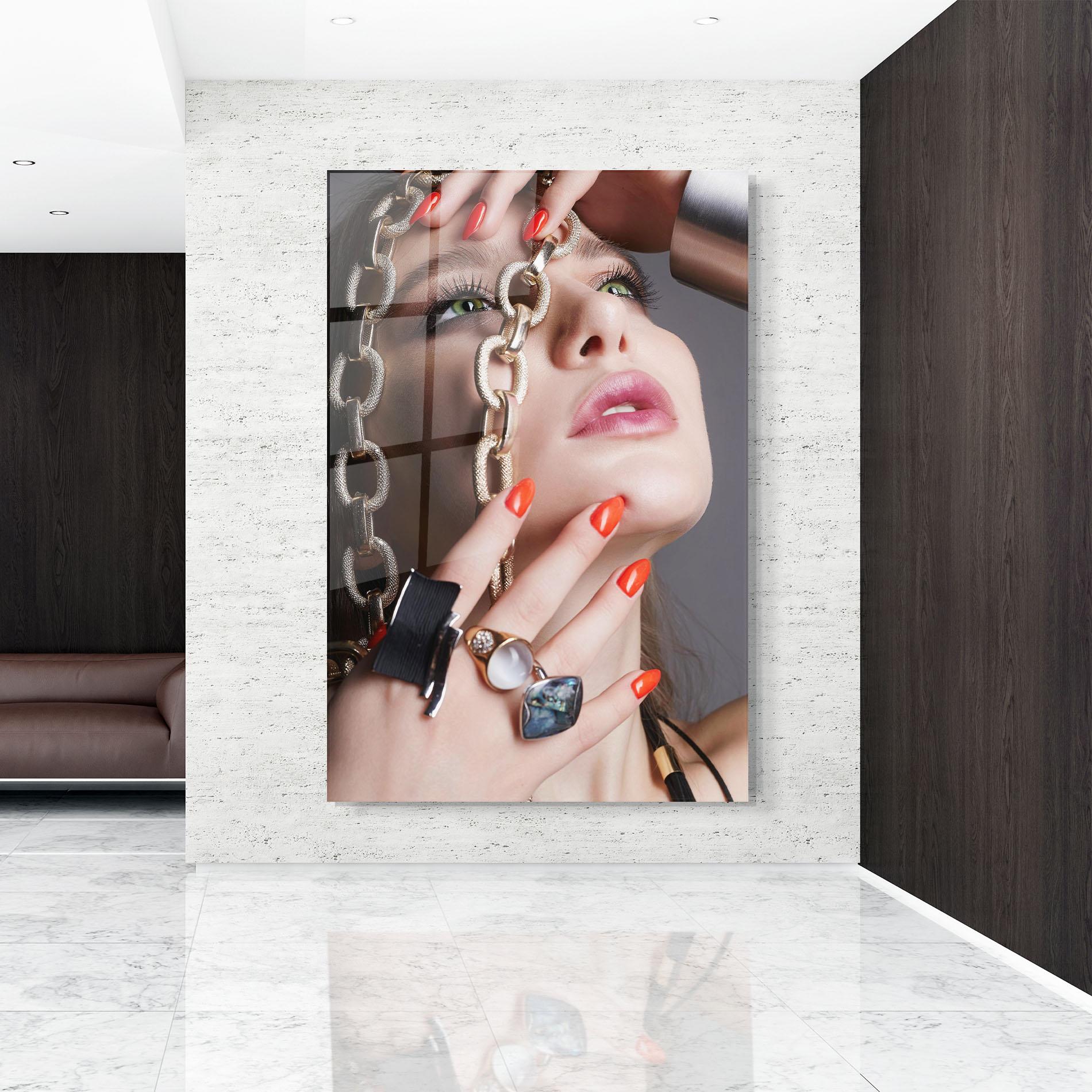 Tablou Sticla Big Chain Woman mockup 9