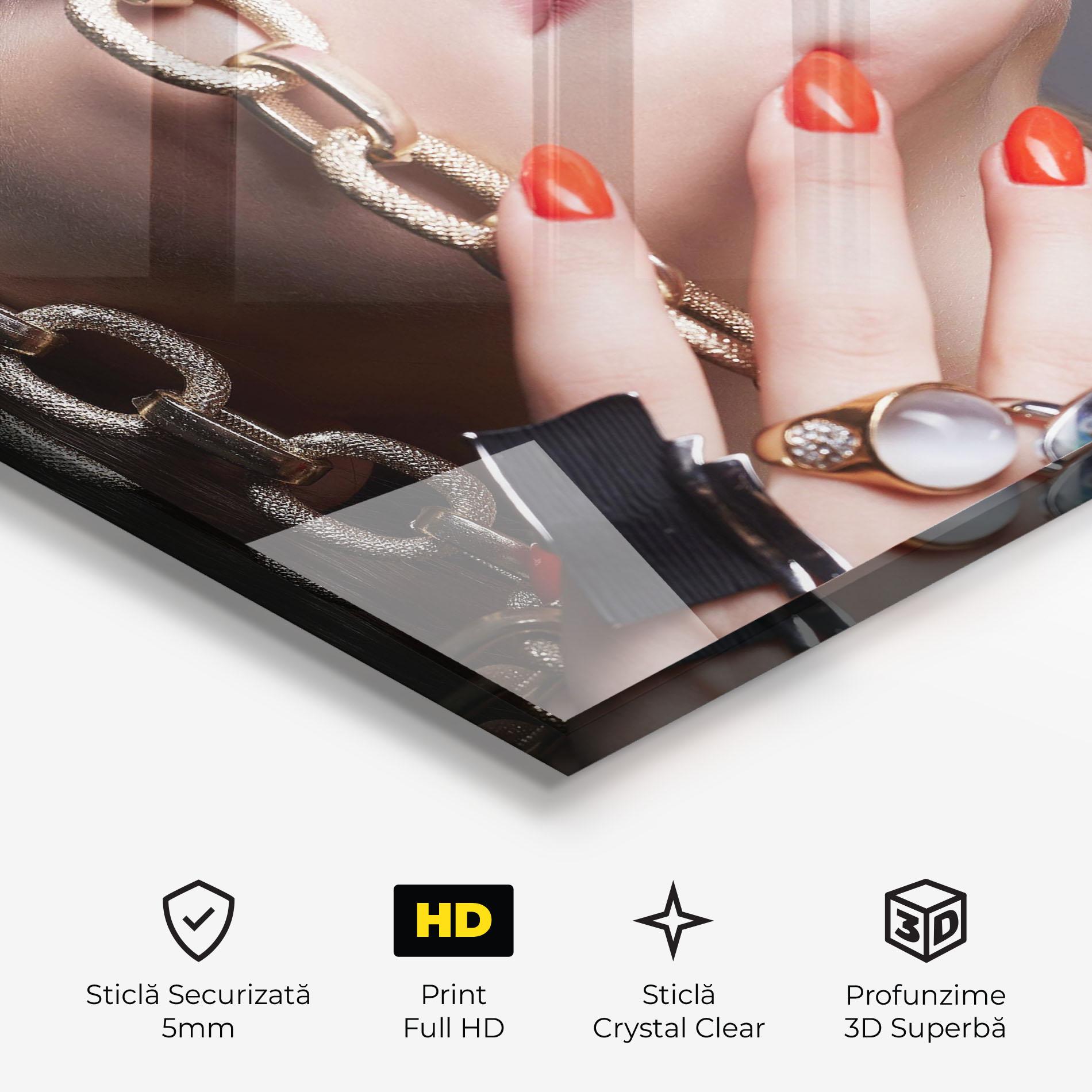 Tablou Sticla Big Chain Woman mockup 3