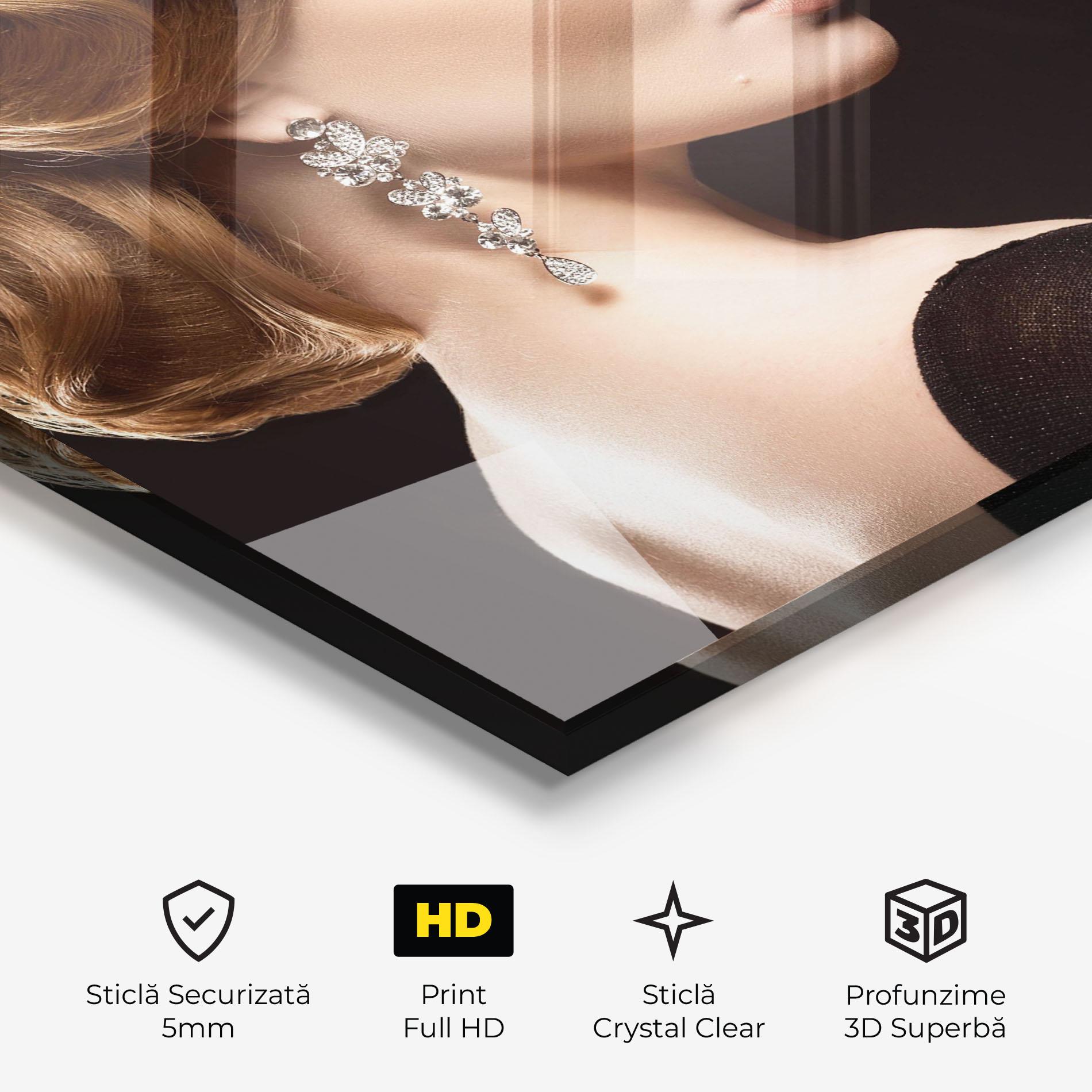 Tablou Sticla Elegant Earrings mockup 3