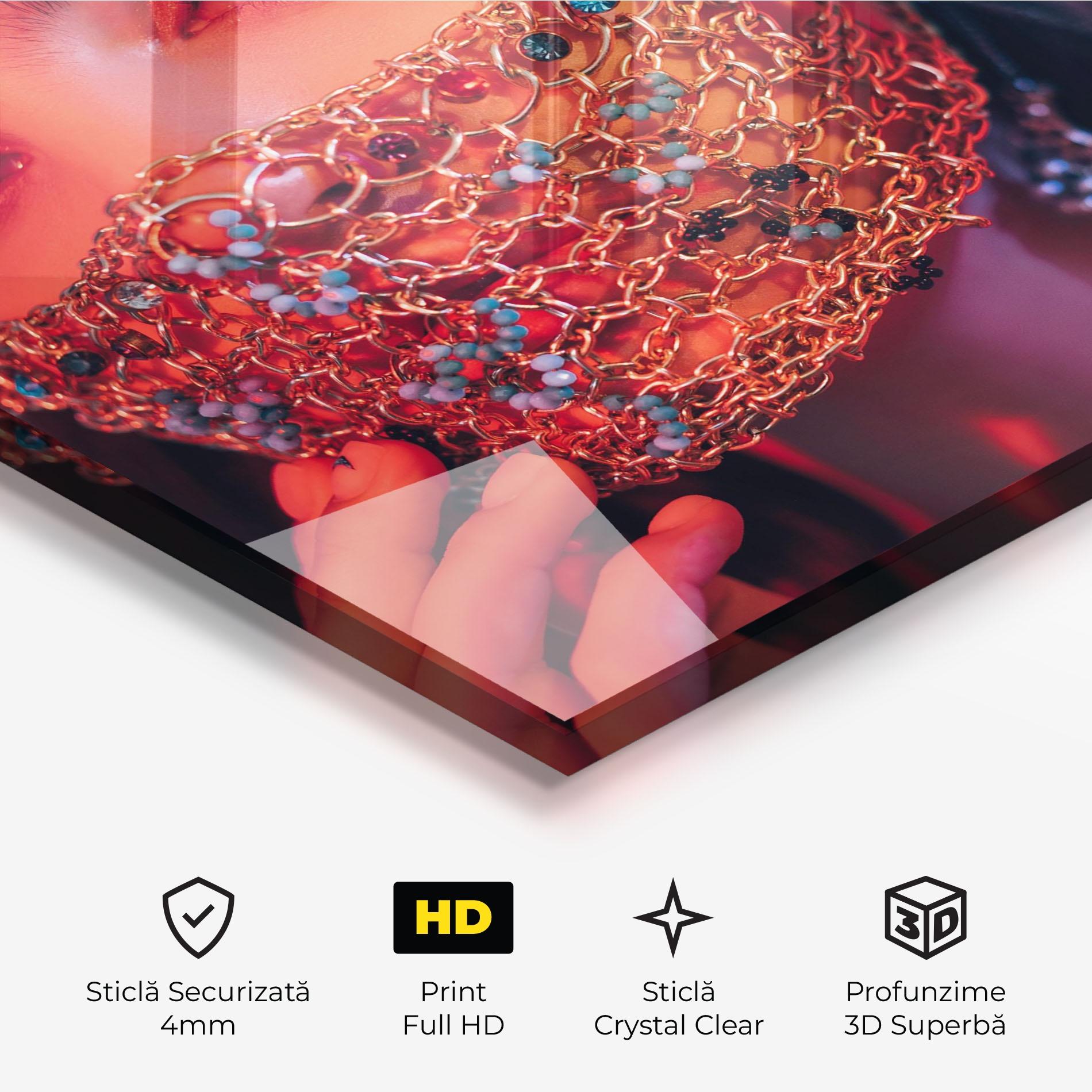 Tablou Sticla Gold Chain Face Mask mockup 3