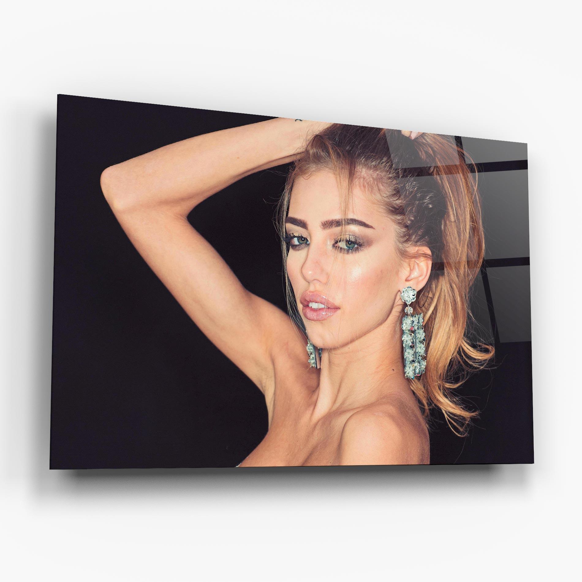 Tablou Sticla Flower Earrings mockup 6