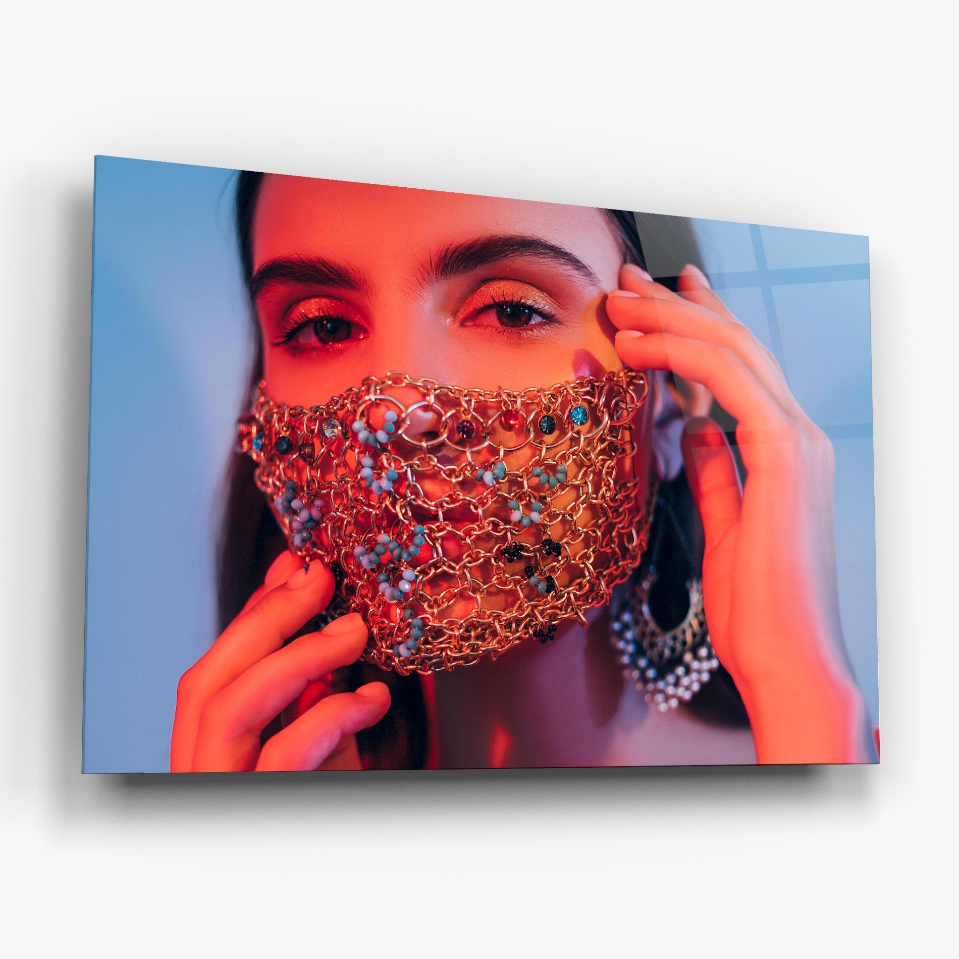 Tablou Sticla Gold Chain Face Mask mockup 6