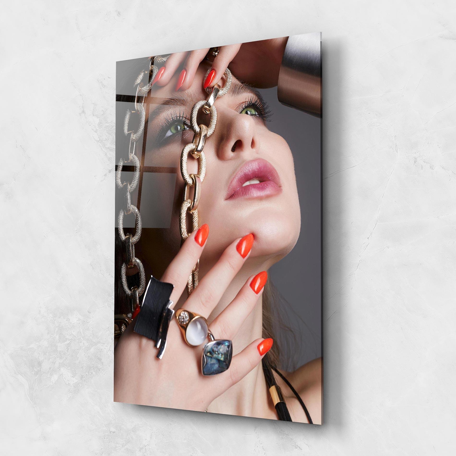 Tablou Sticla Big Chain Woman mockup 1