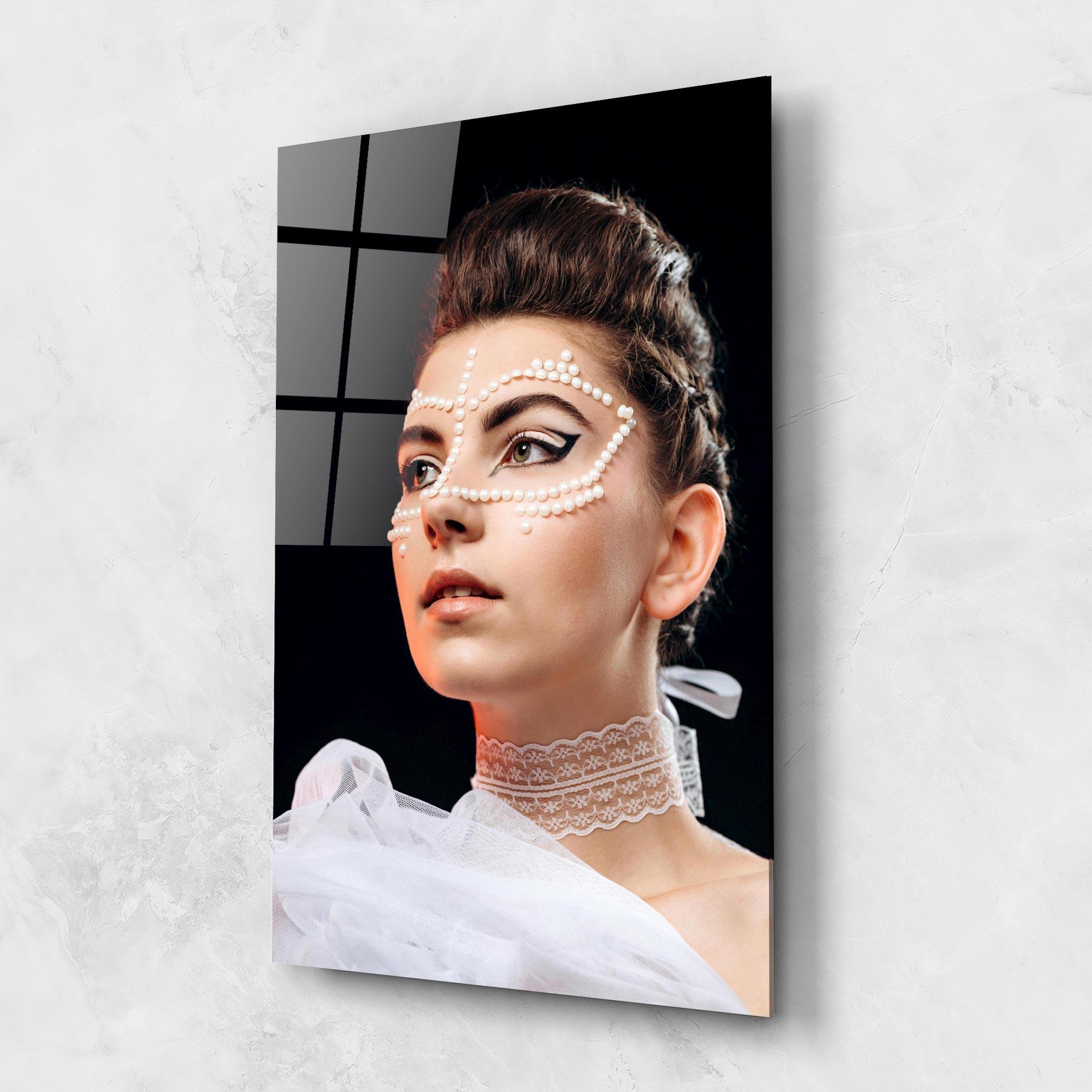 Tablou Sticla Fashion Portrait Pearls mockup 1