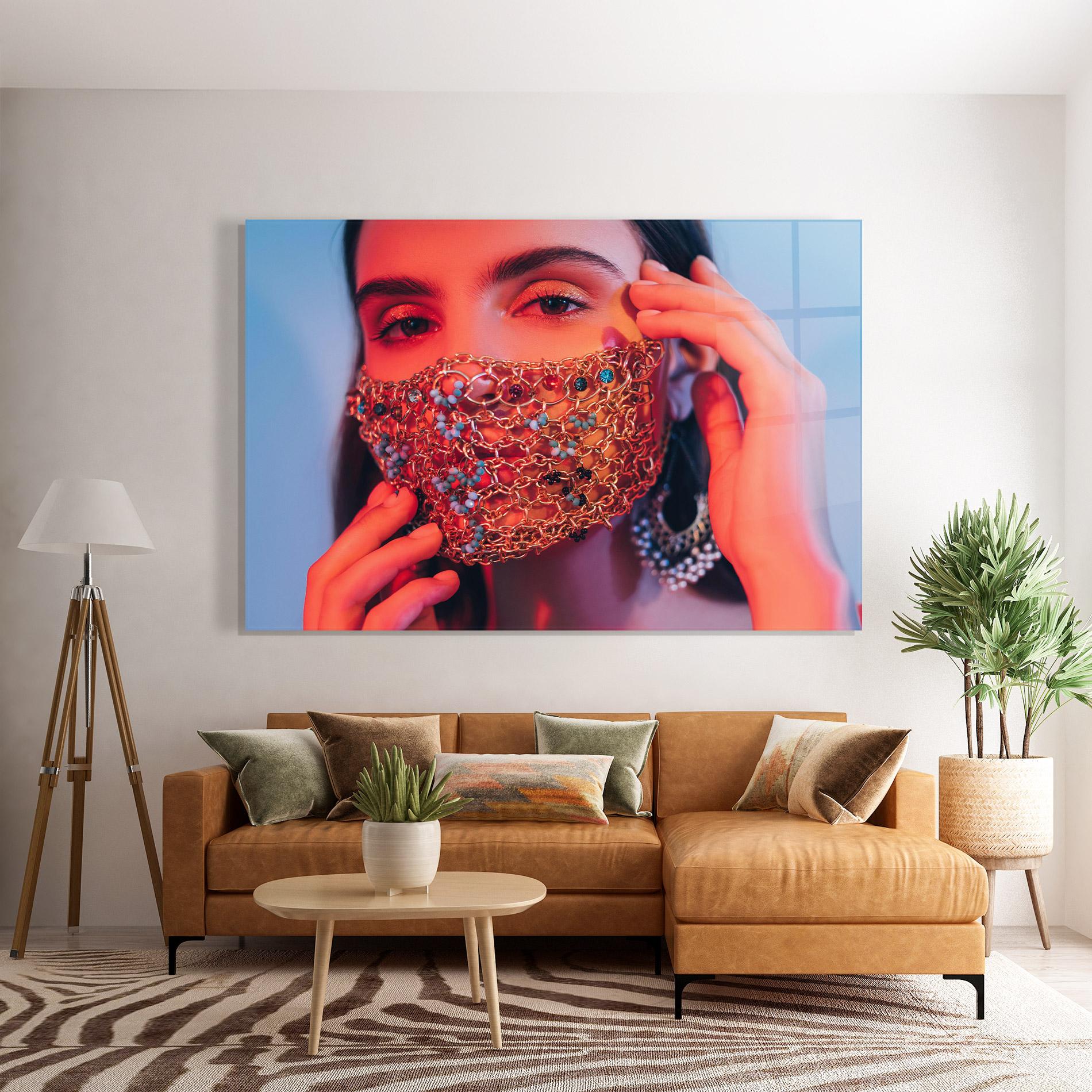 Tablou Sticla Gold Chain Face Mask mockup 7