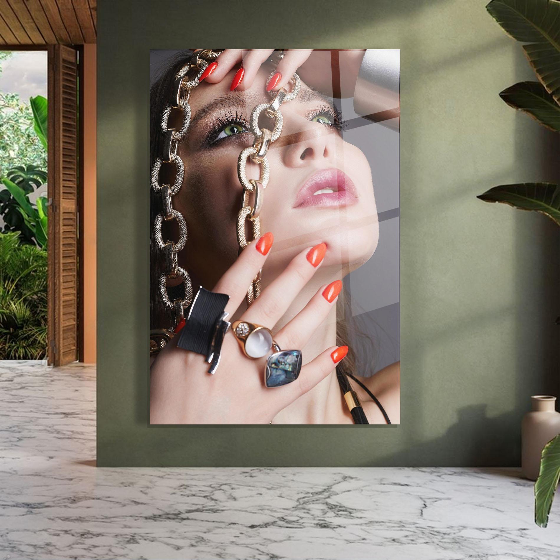 Tablou Sticla Big Chain Woman mockup 7