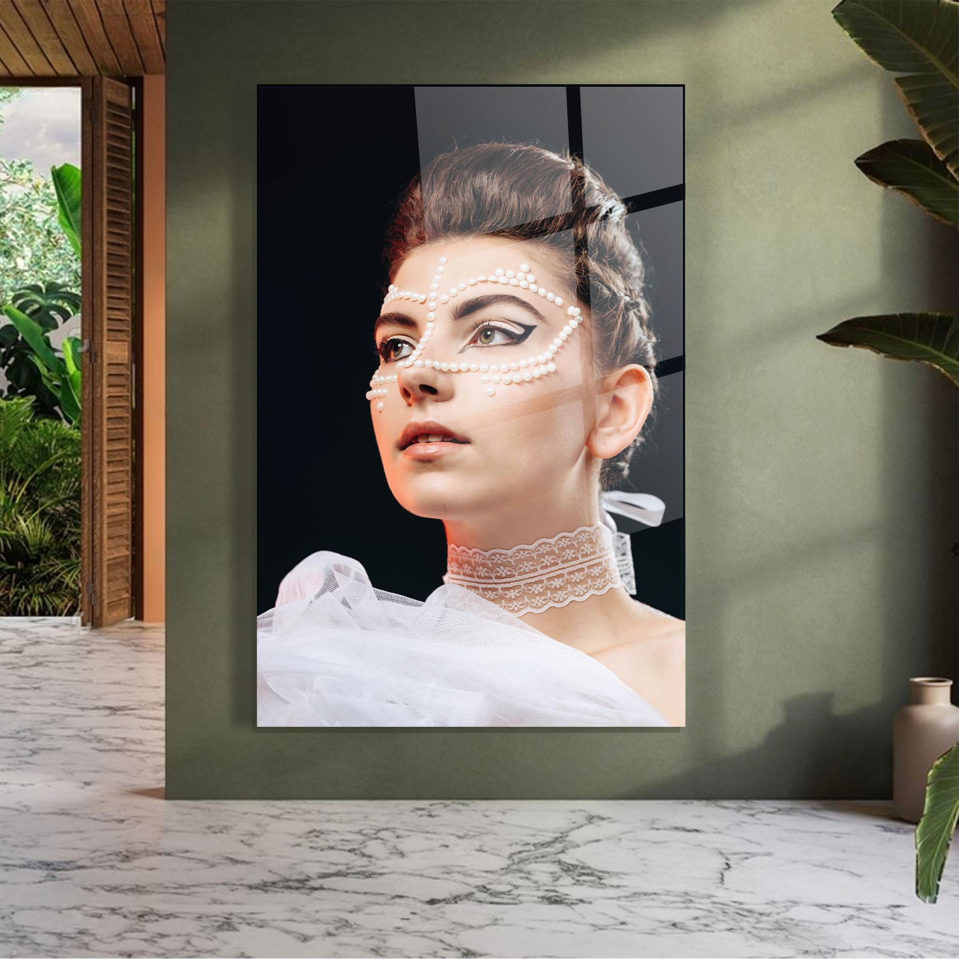 Tablou Sticla Fashion Portrait Pearls mockup 7
