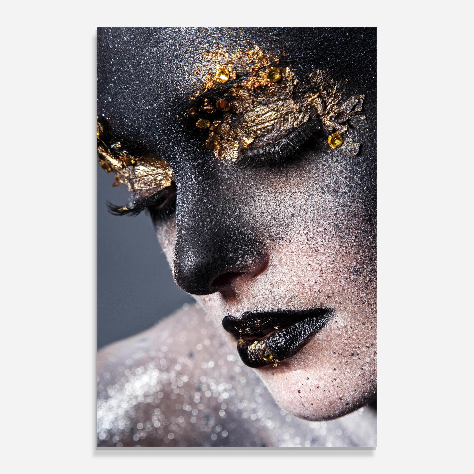 Tablou Sticla Beautiful Gold Artistic Makeup mockup 0