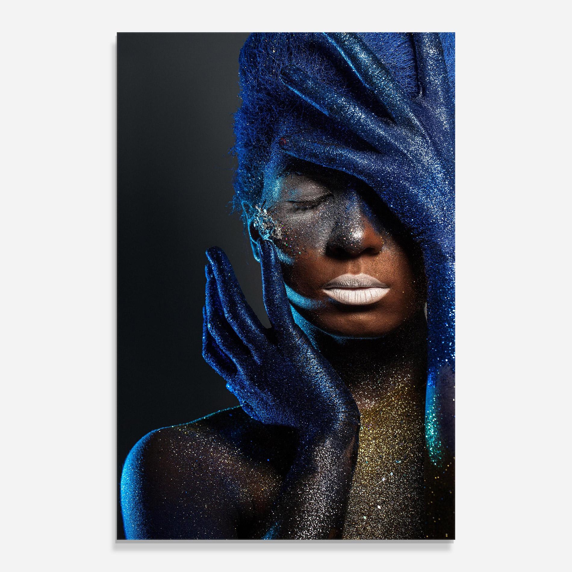 Tablou Sticla Blue Hair Hands mockup 0