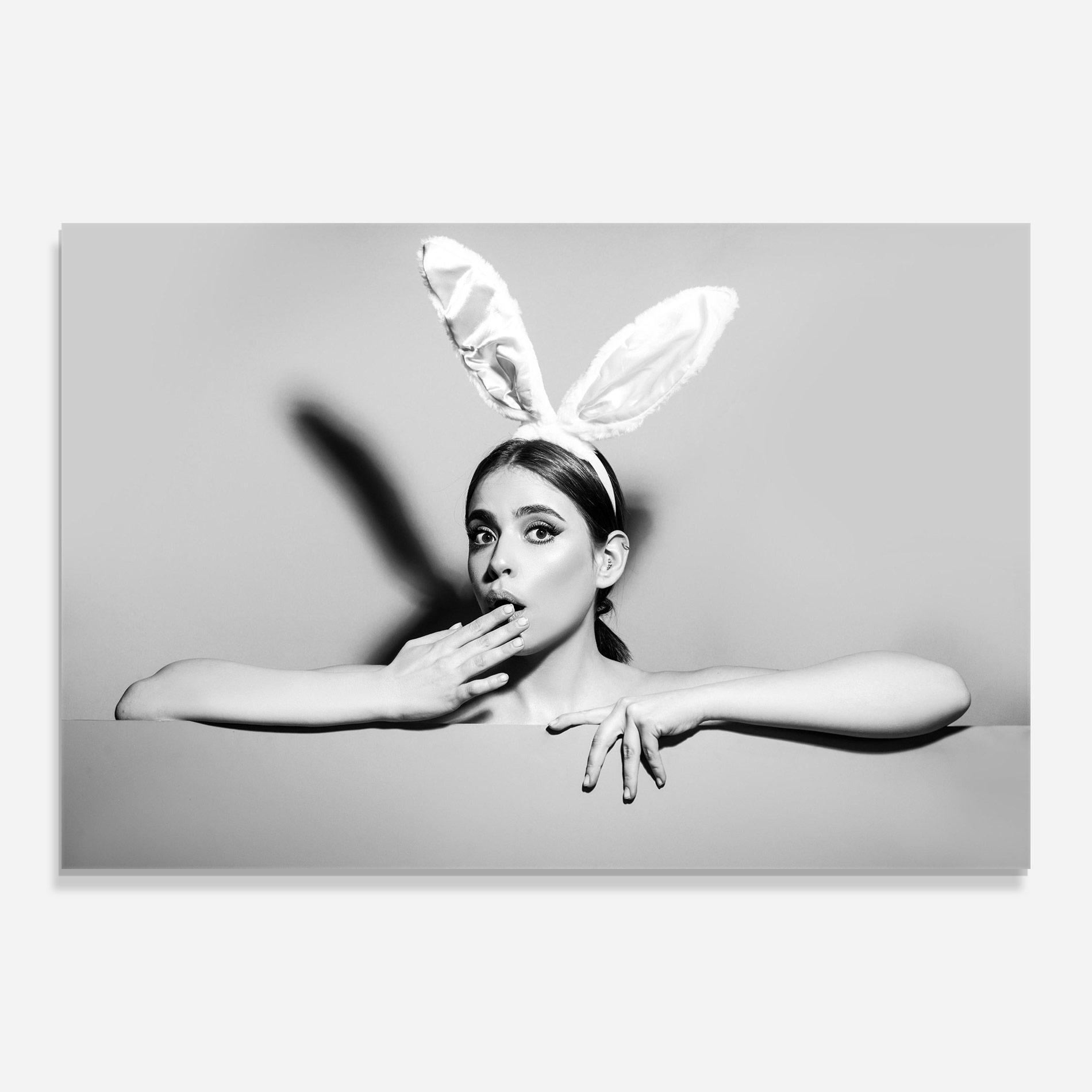 Tablou Sticla Bunny Ears Peeking mockup 0