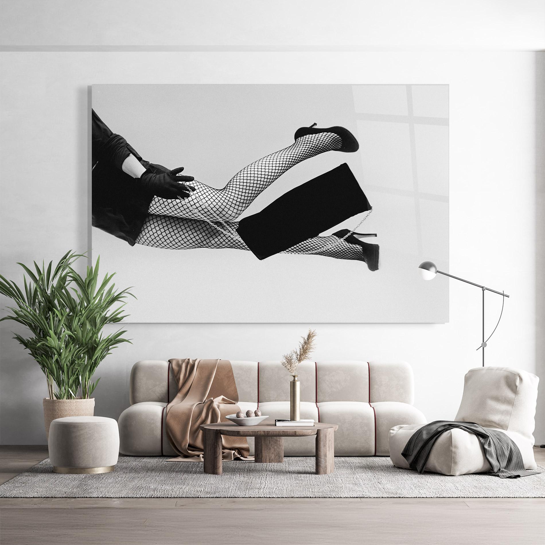 Tablou Sticla Black Outfit Woman mockup 9