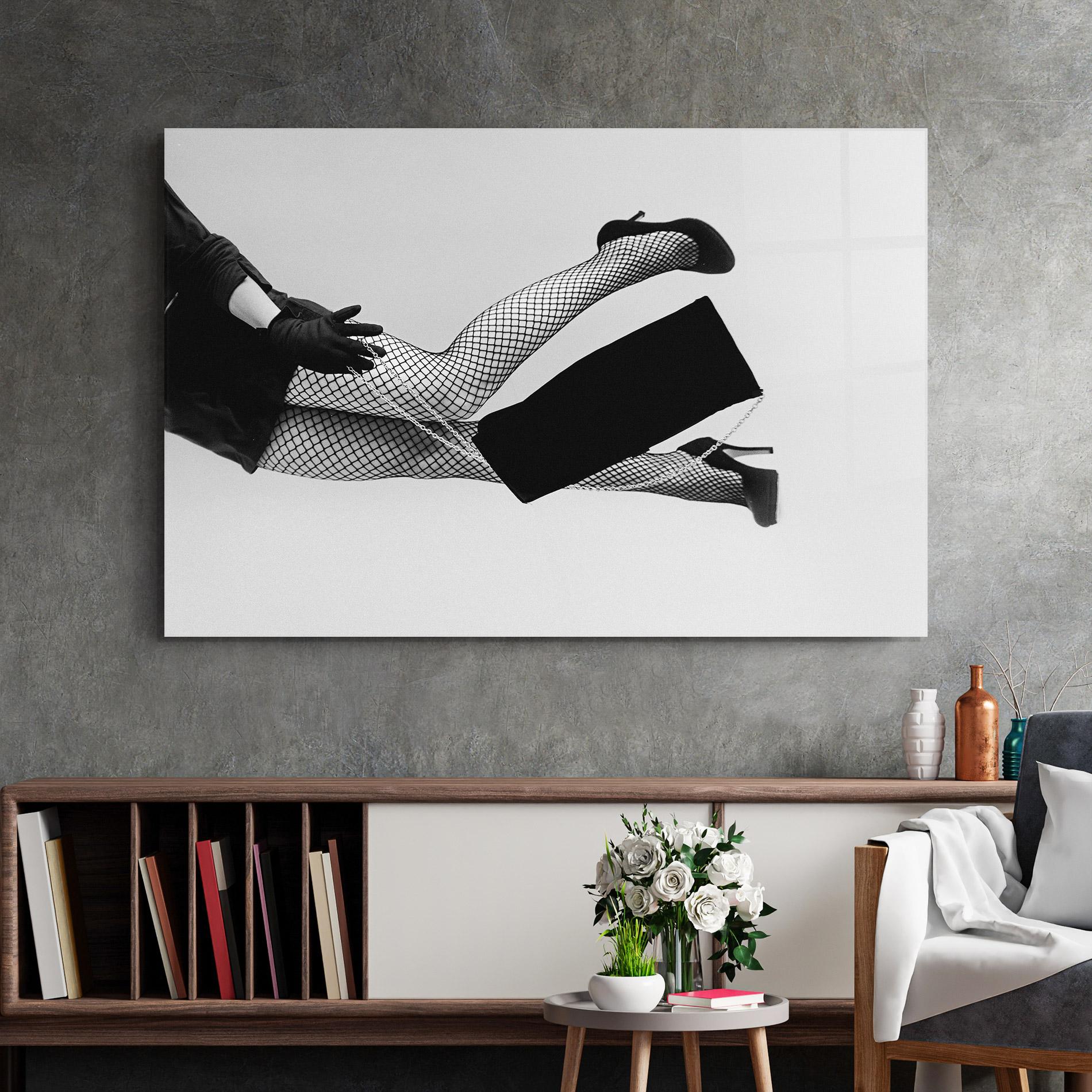 Tablou Sticla Black Outfit Woman mockup 2