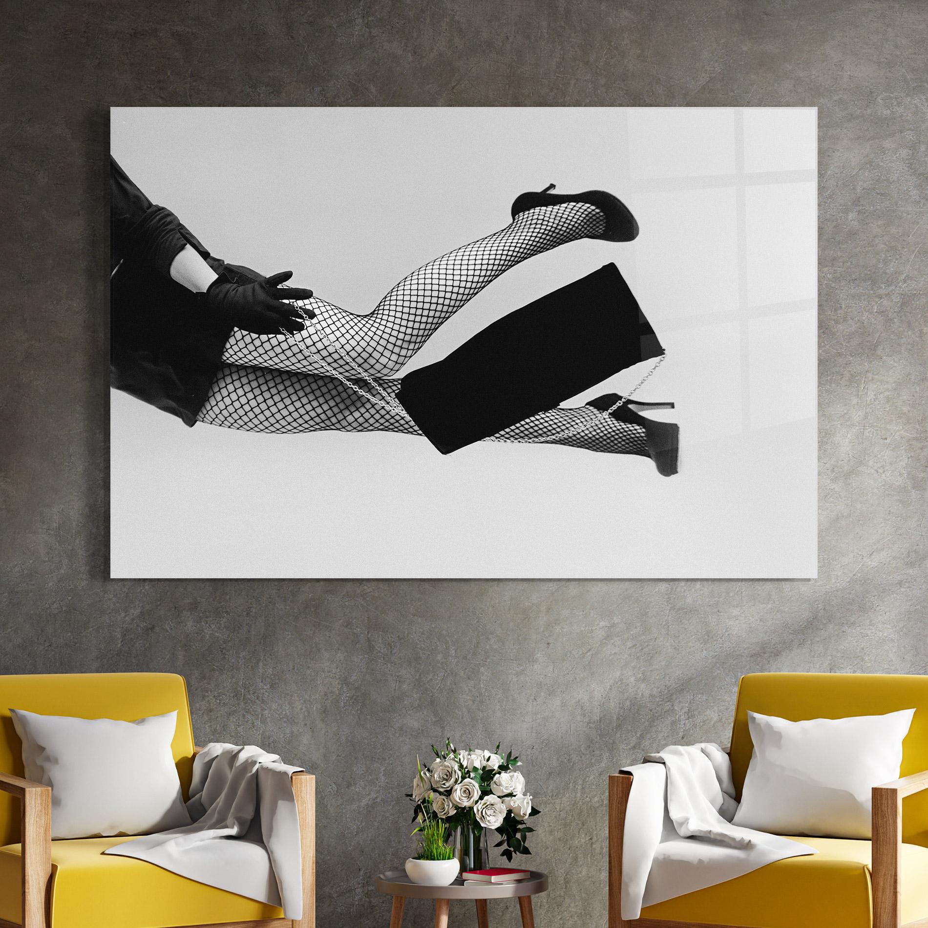 Tablou Sticla Black Outfit Woman mockup 4