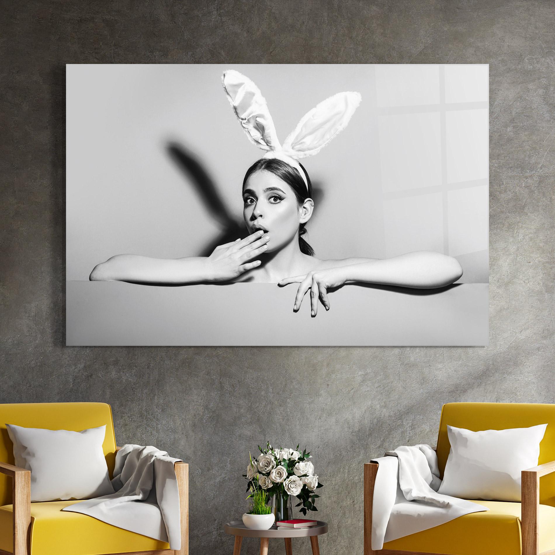 Tablou Sticla Bunny Ears Peeking mockup 4