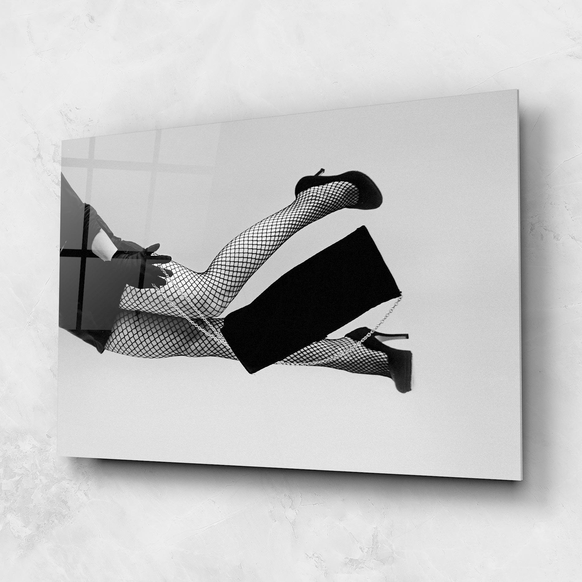 Tablou Sticla Black Outfit Woman mockup 1