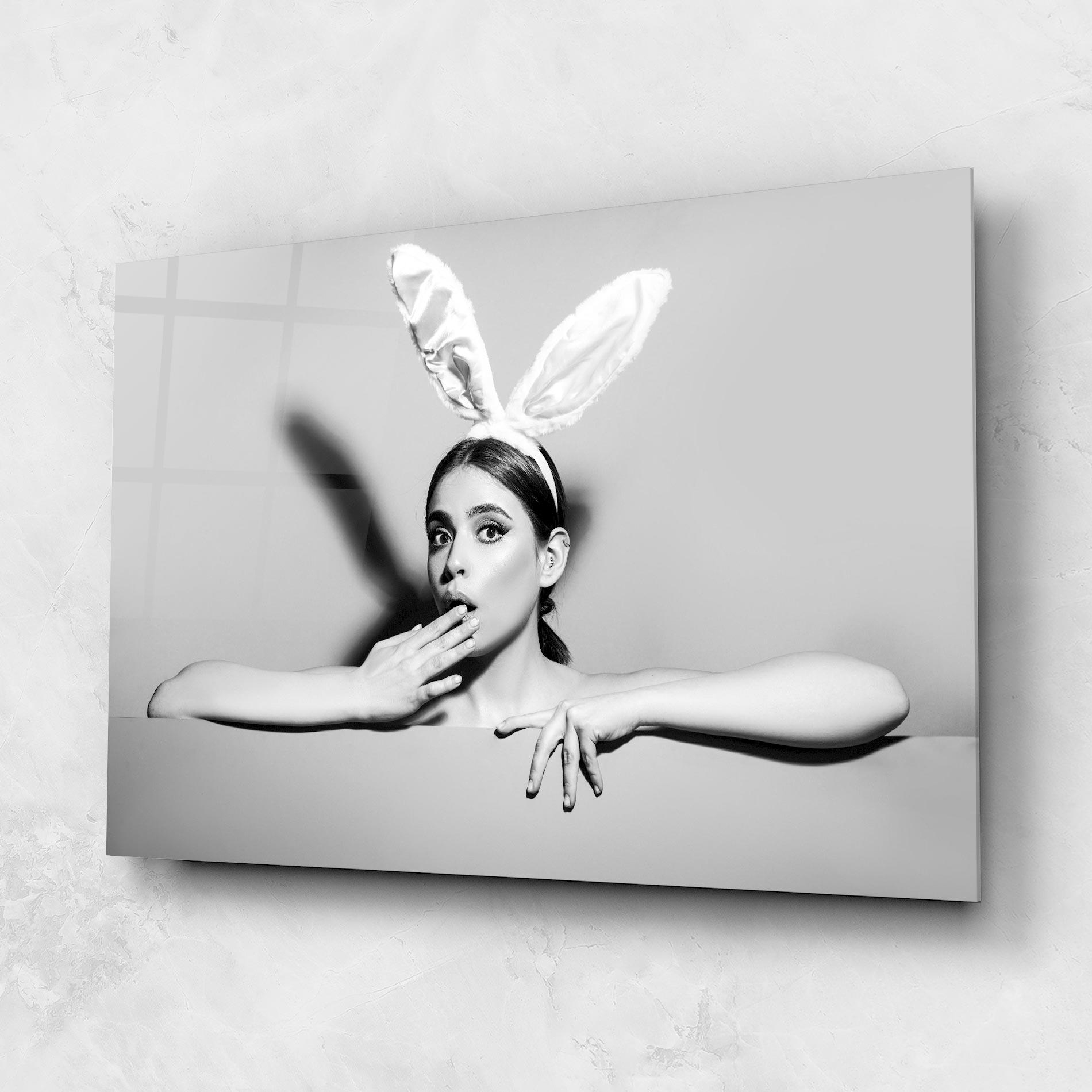 Tablou Sticla Bunny Ears Peeking mockup 1
