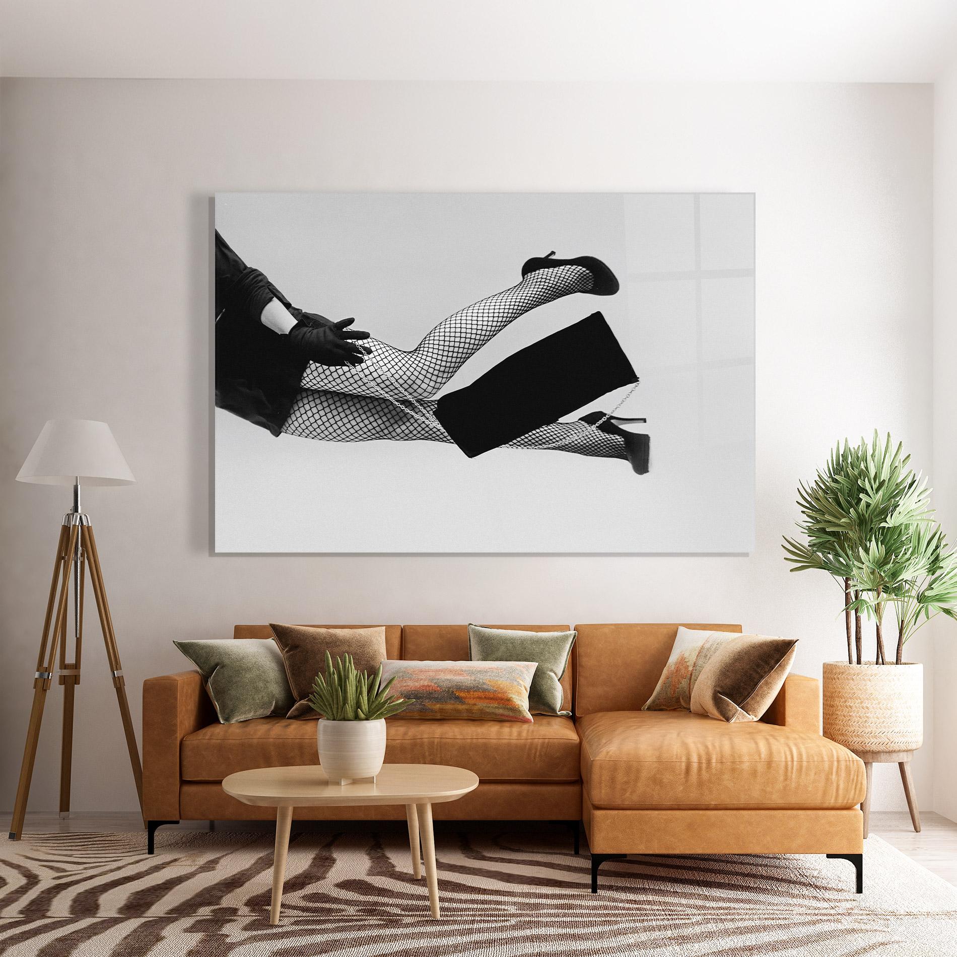 Tablou Sticla Black Outfit Woman mockup 7