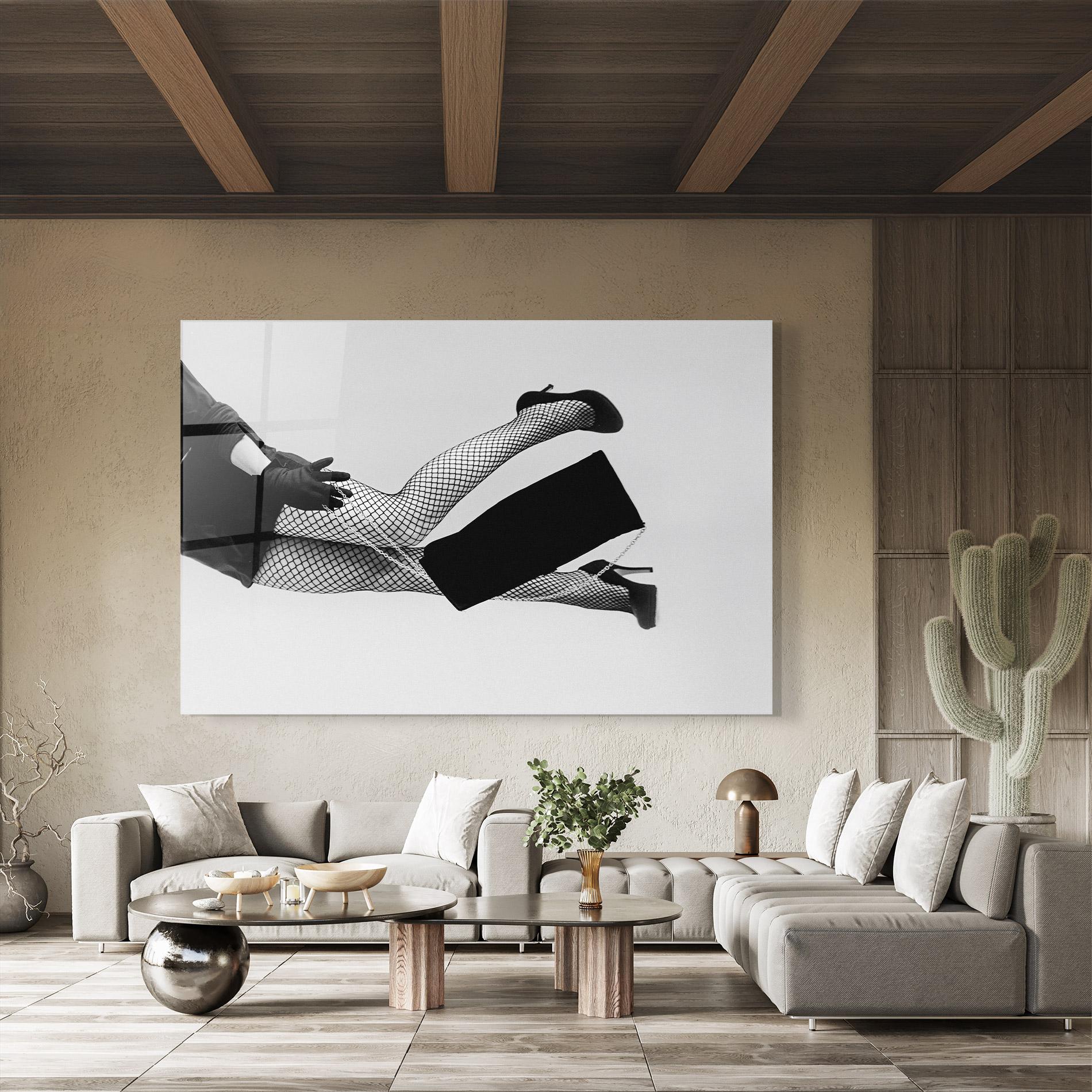 Tablou Sticla Black Outfit Woman mockup 8