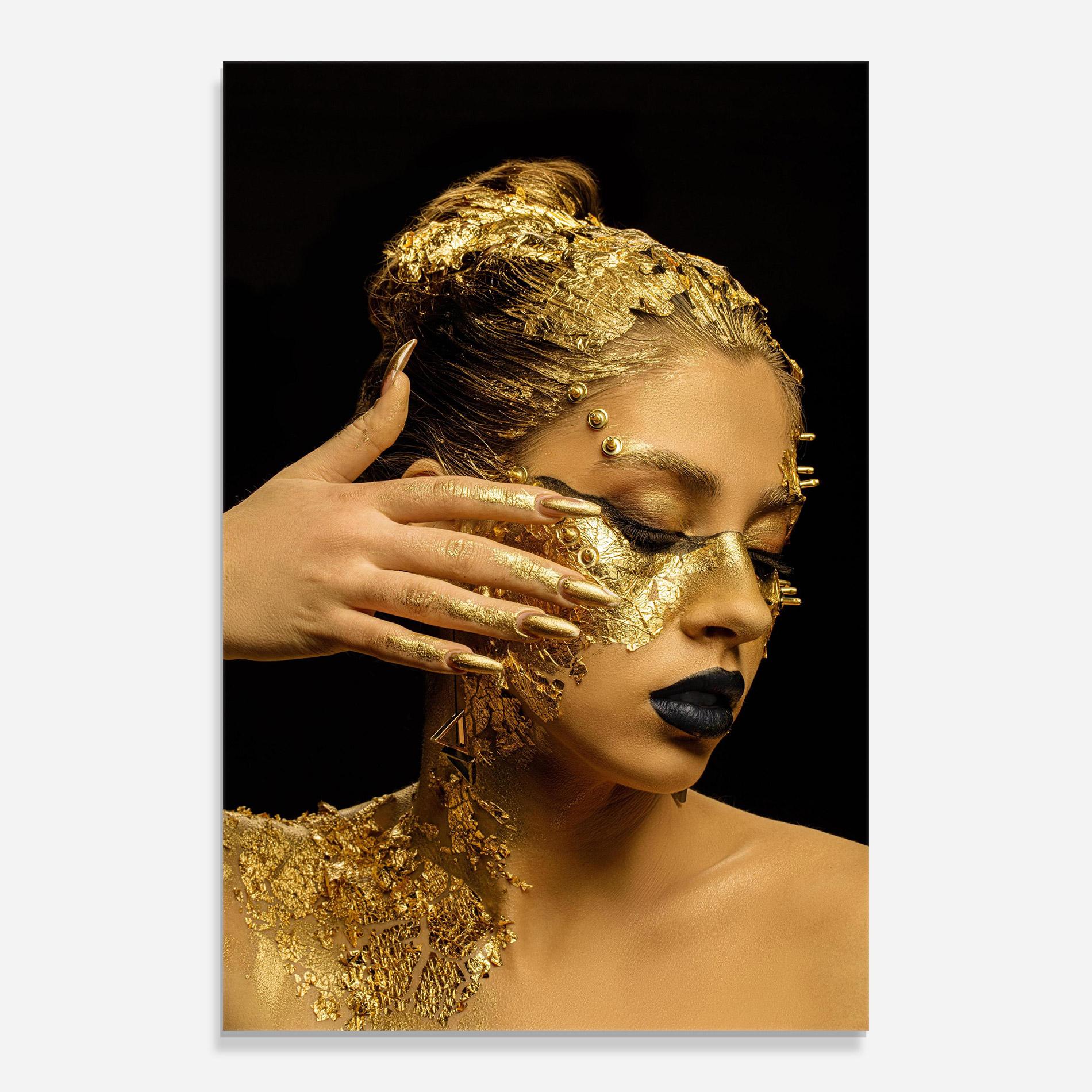 Tablou Sticla Festive Golden Makeup mockup 0