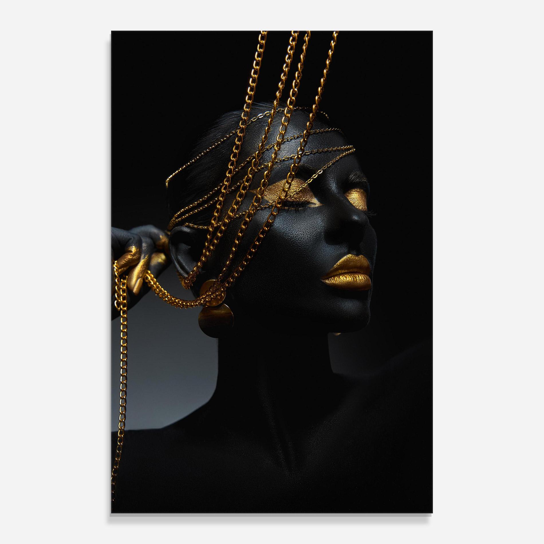 Tablou Sticla Gold Chain Fingertips mockup 0