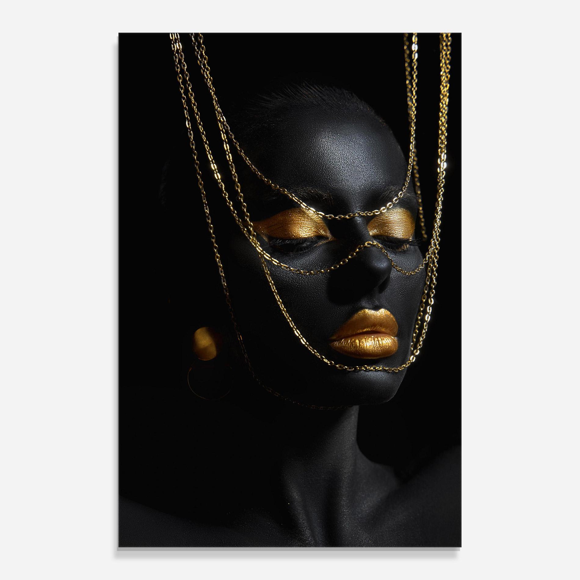 Tablou Sticla Gold Chain Girl mockup 0