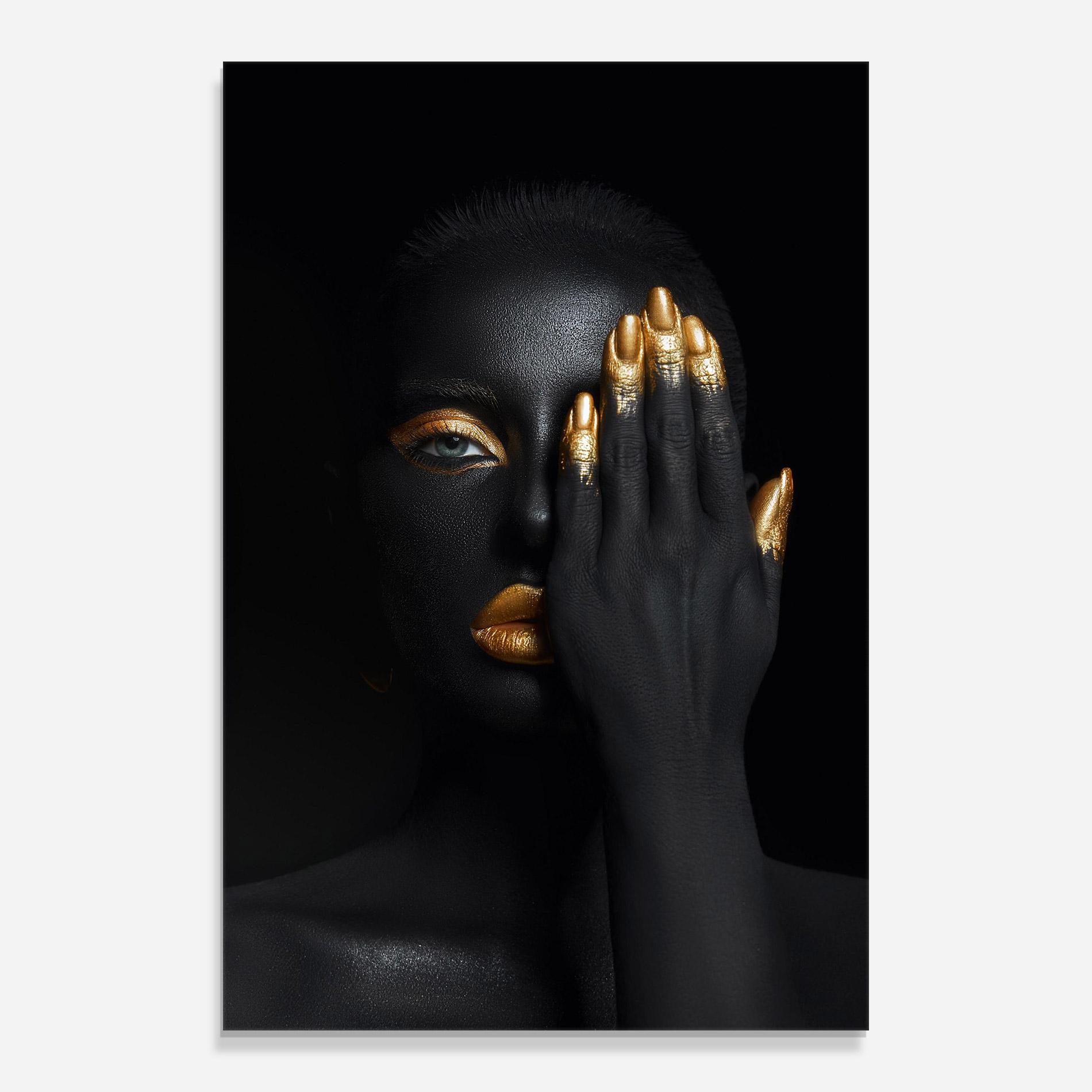 Tablou Sticla Gold Makeup Chain mockup 0