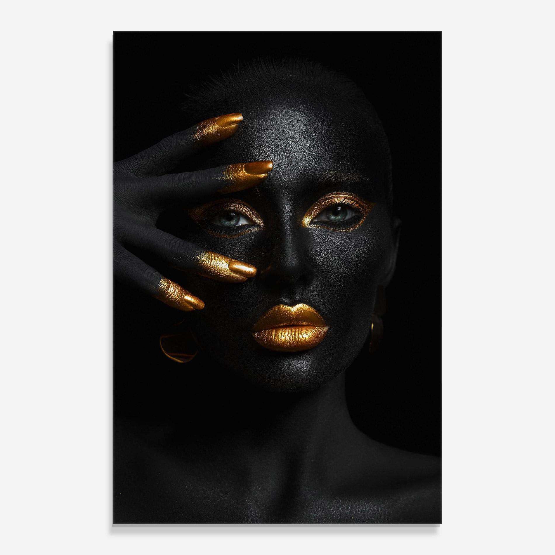 Tablou Sticla Gold Makeup Nails mockup 0