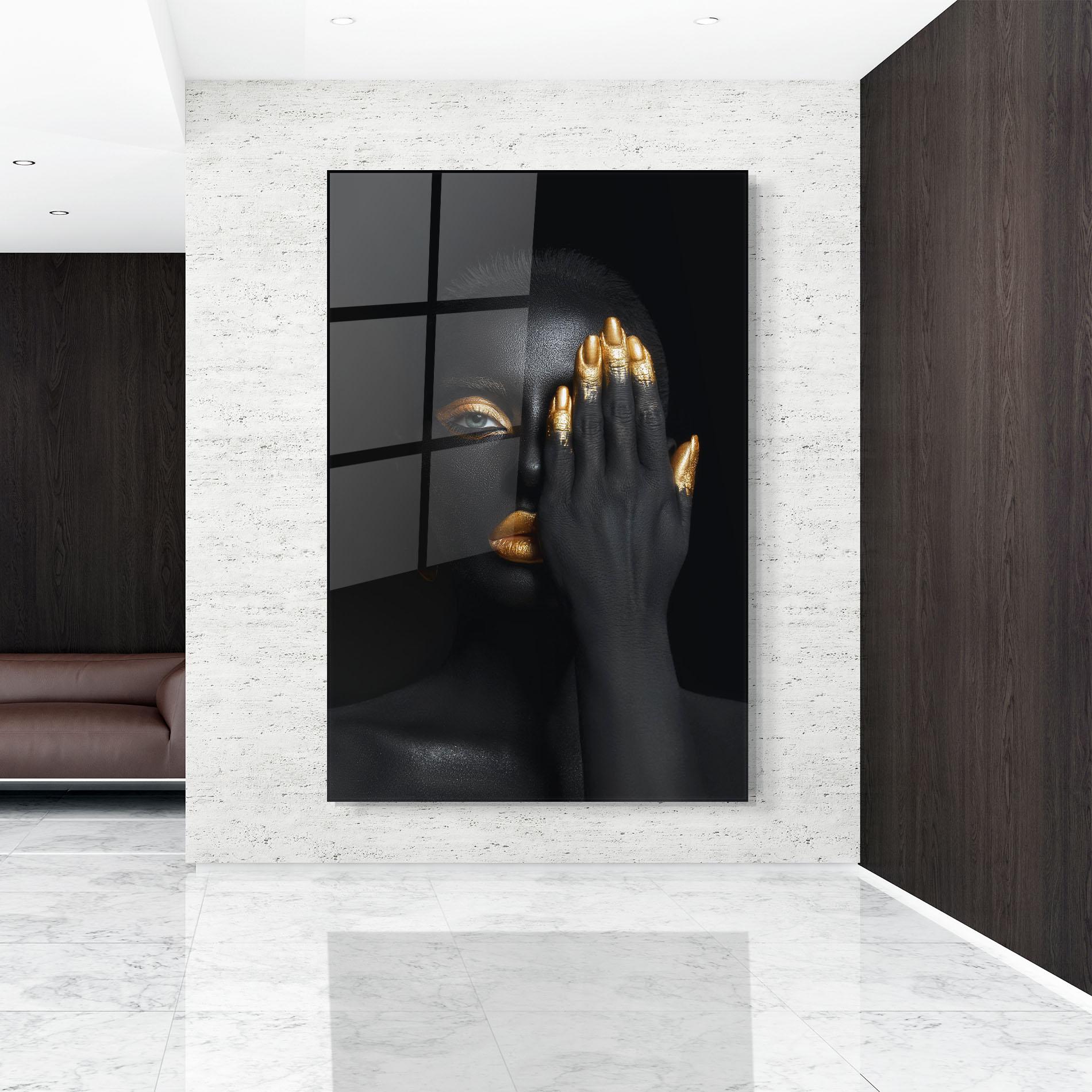 Tablou Sticla Gold Makeup Chain mockup 9