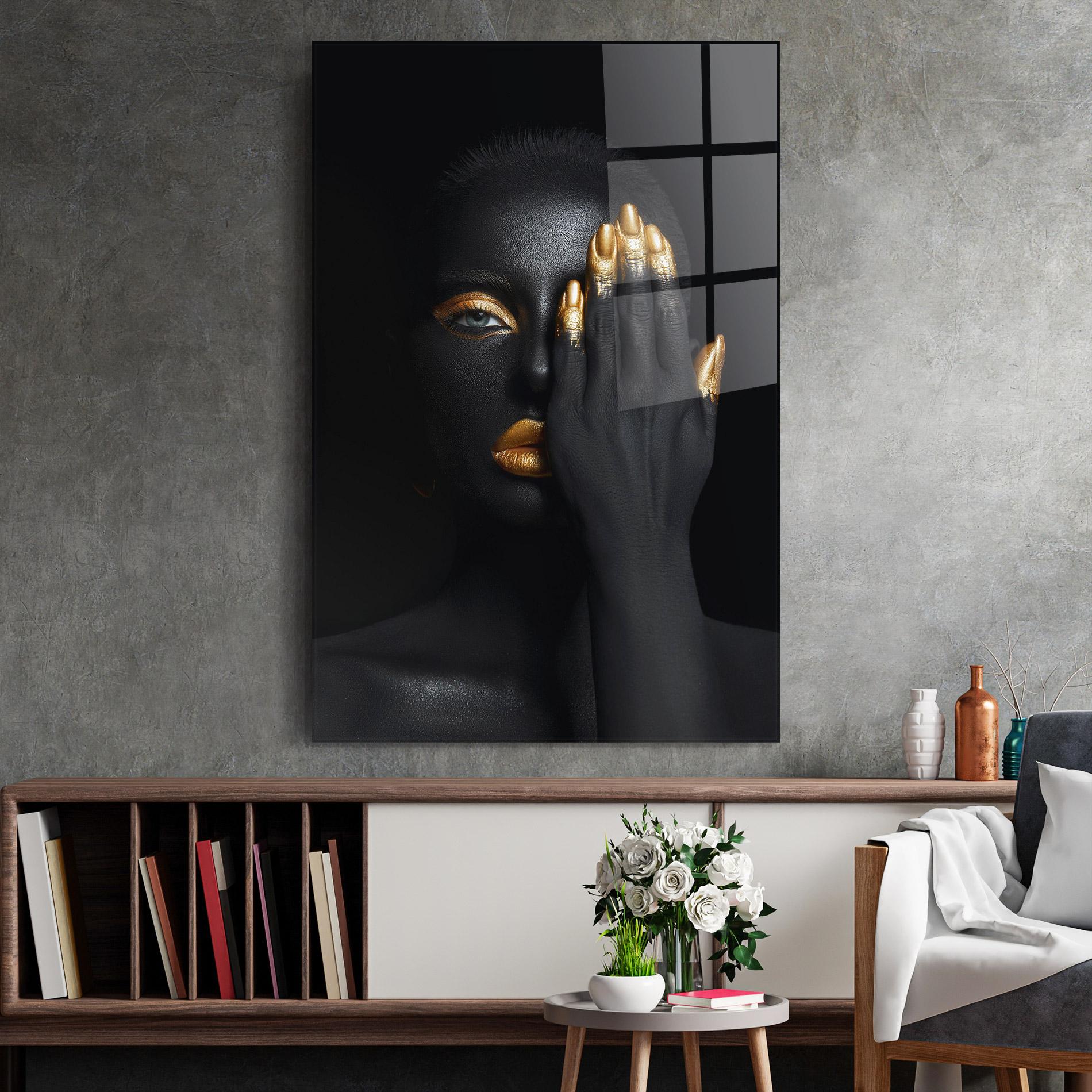 Tablou Sticla Gold Makeup Chain mockup 2