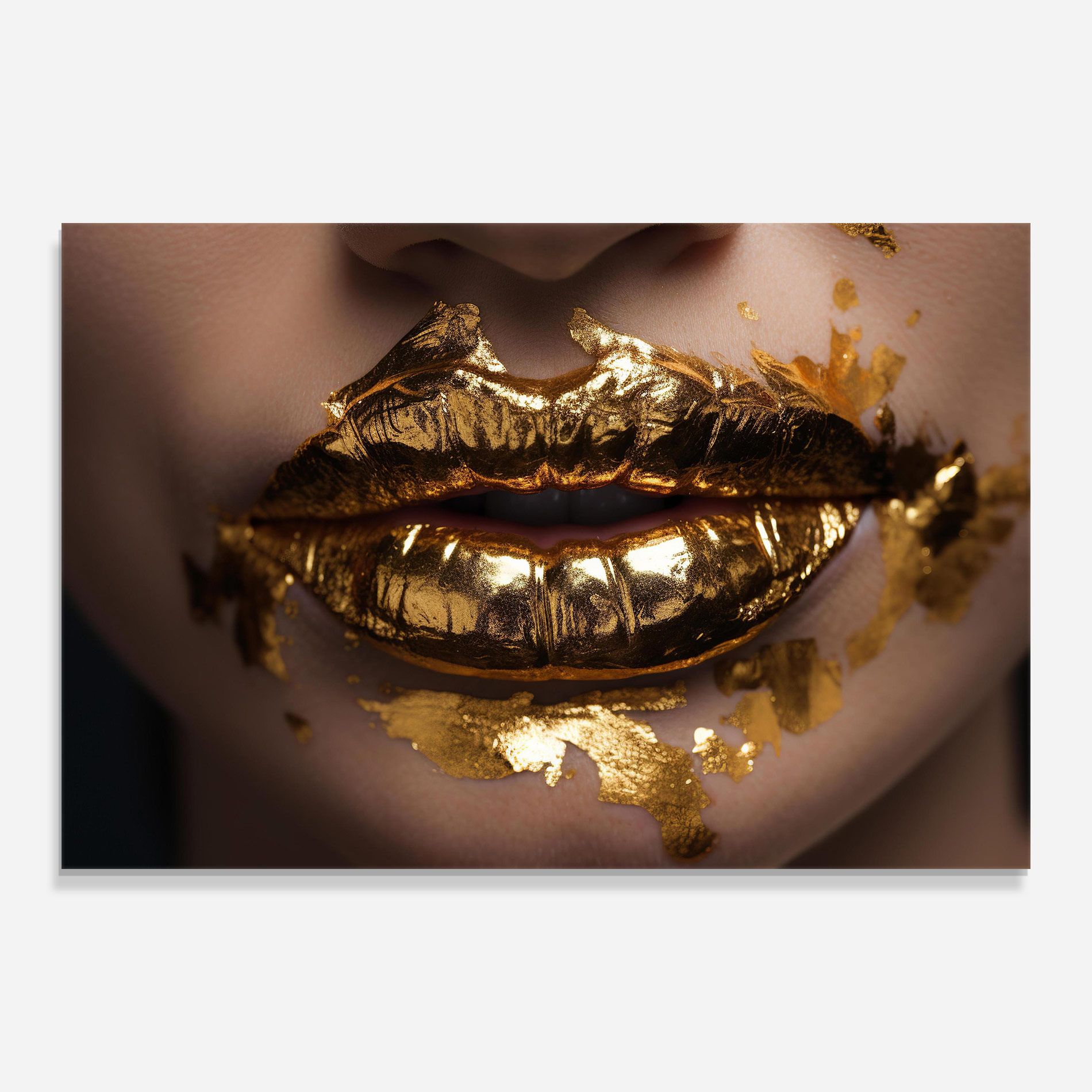 Close Gold Lips mockup 0