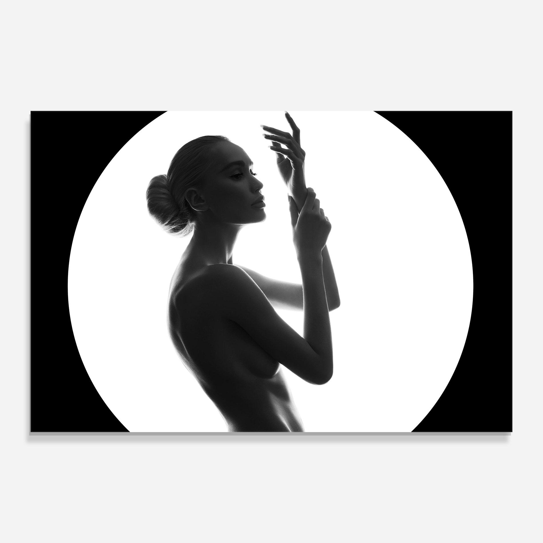 Tablou Sticla Circle Woman Body mockup 0