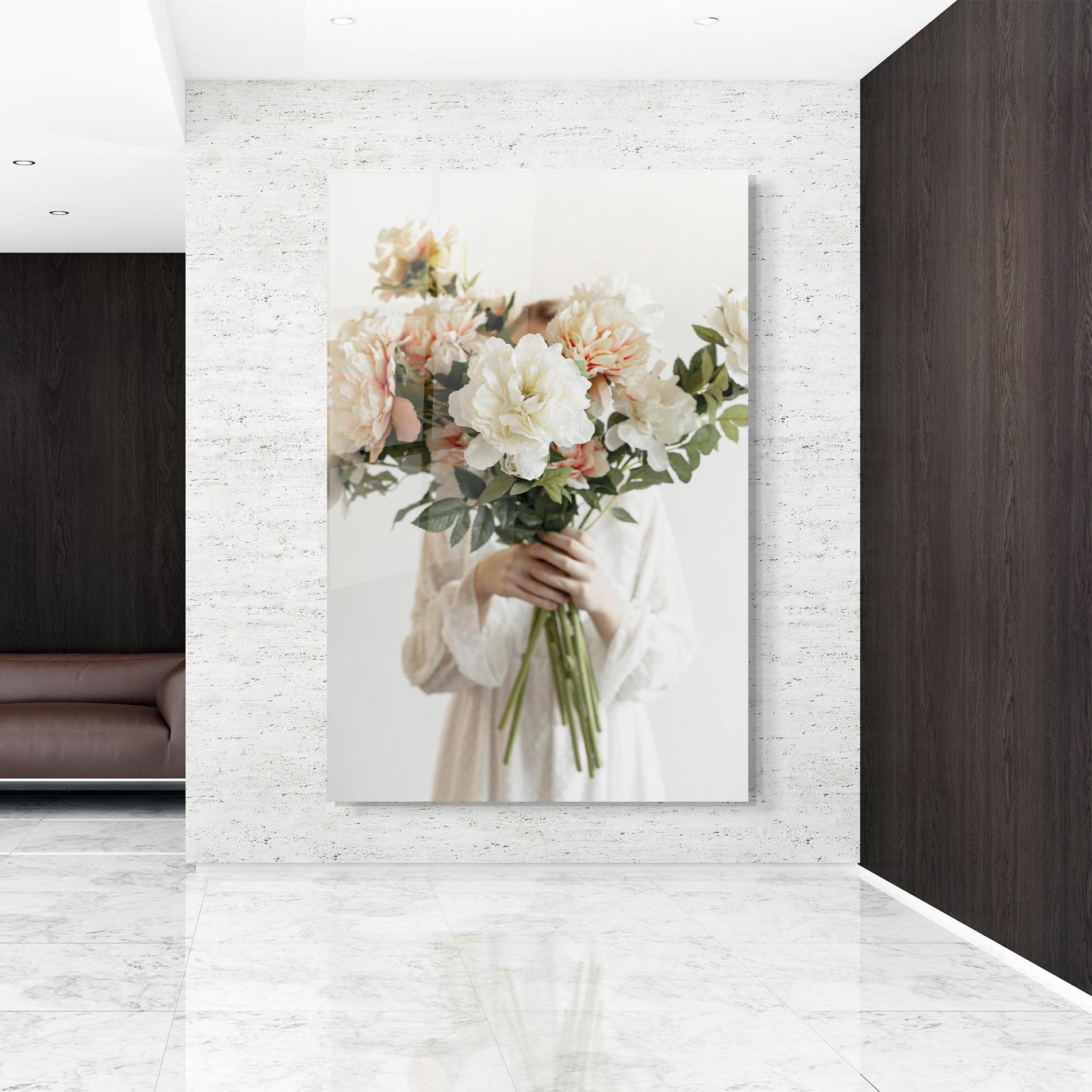 Tablou Sticla Bouquet Holding mockup 9