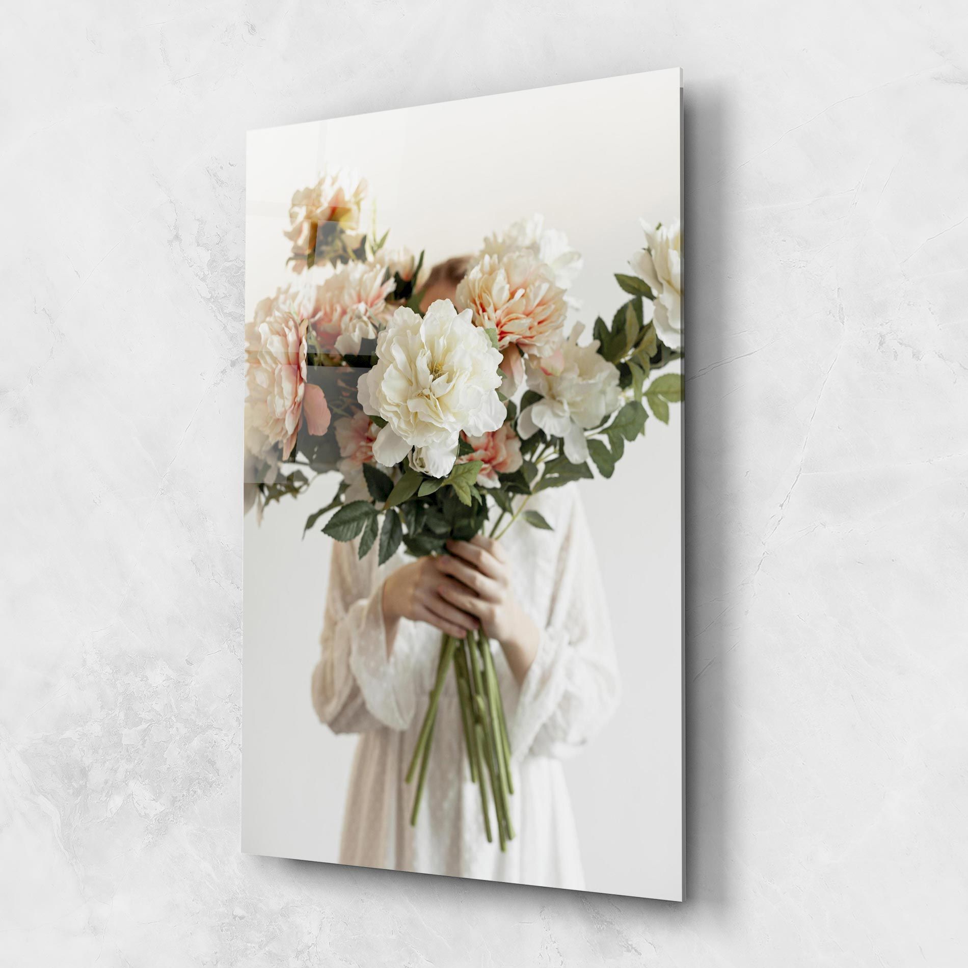 Bouquet Holding mockup 1