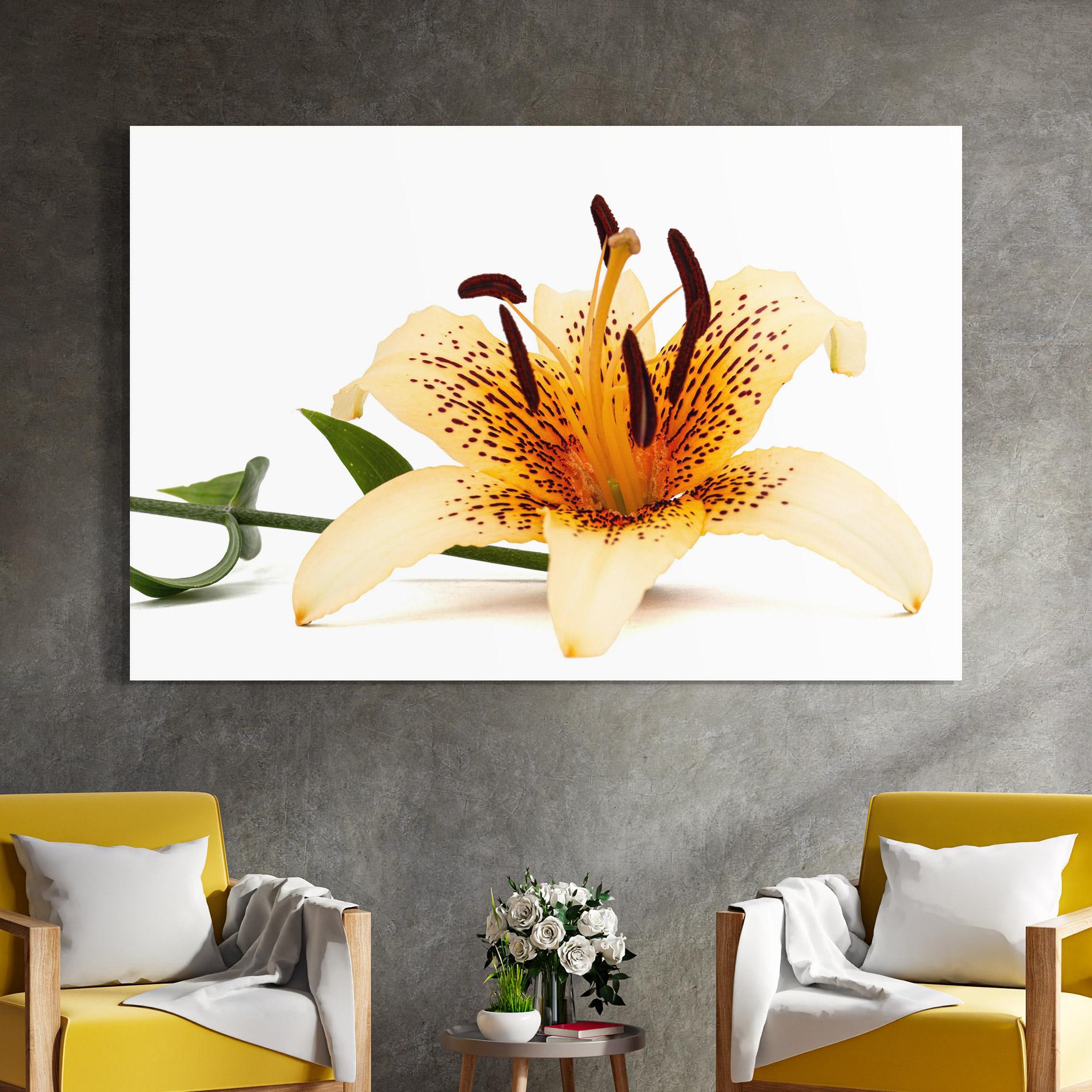 Tablou Sticla Big Yellow Lily mockup 4