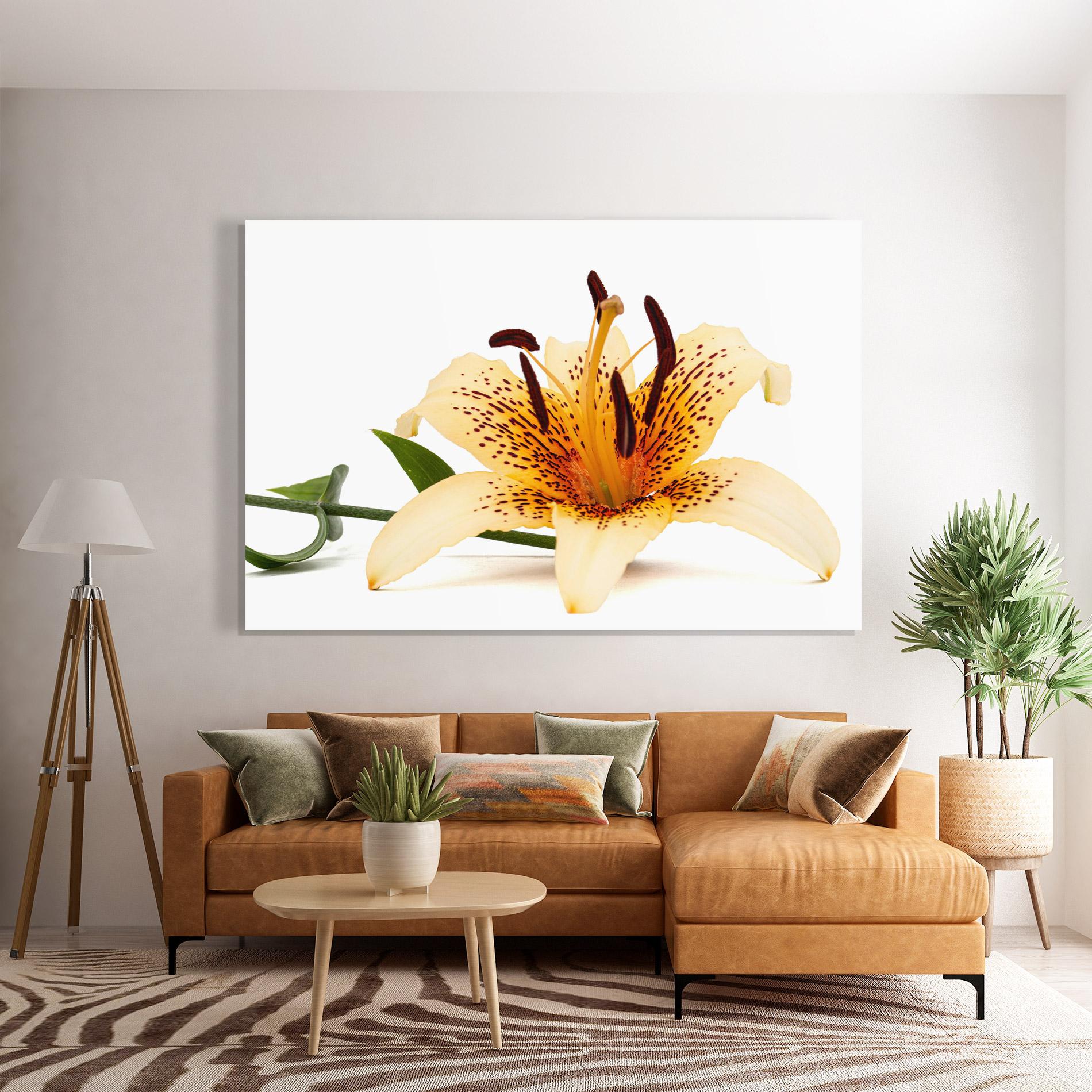 Tablou Sticla Big Yellow Lily mockup 7
