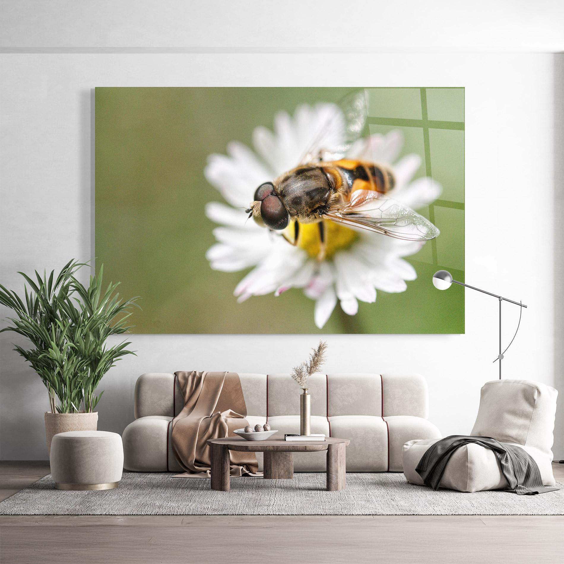 Tablou Sticla Bee On Small Daisy mockup 9