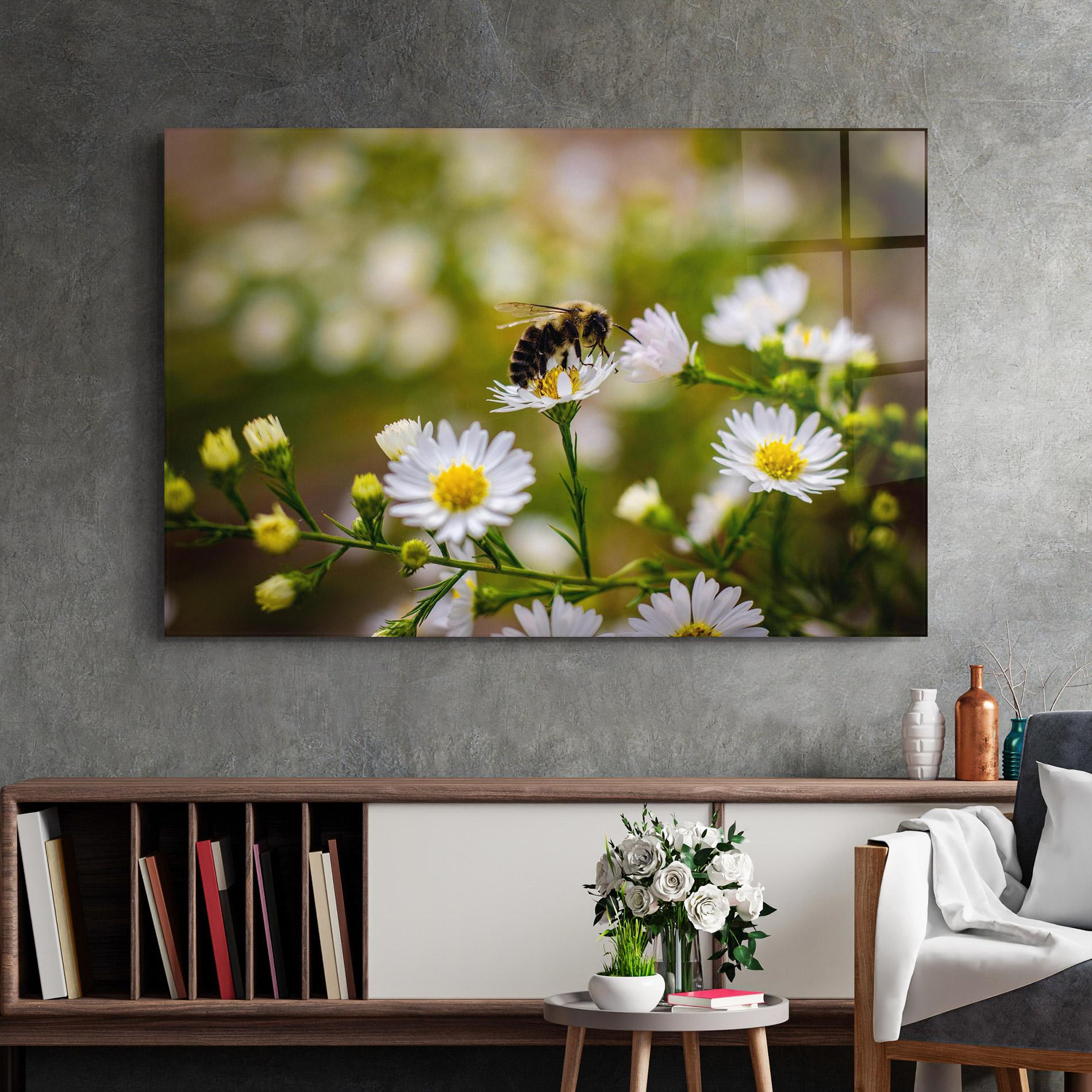 Tablou Sticla Bee On Small Flower mockup 2