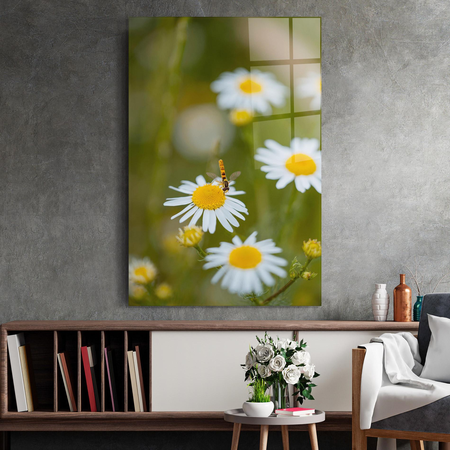 Tablou Sticla Bug On Small Daisy mockup 2